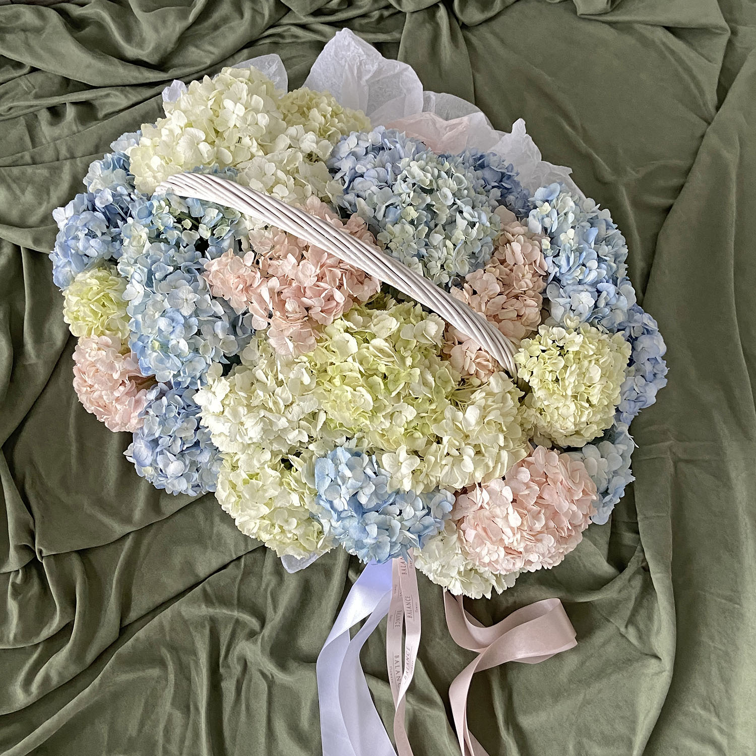 Корзина Колумбийских гортензий