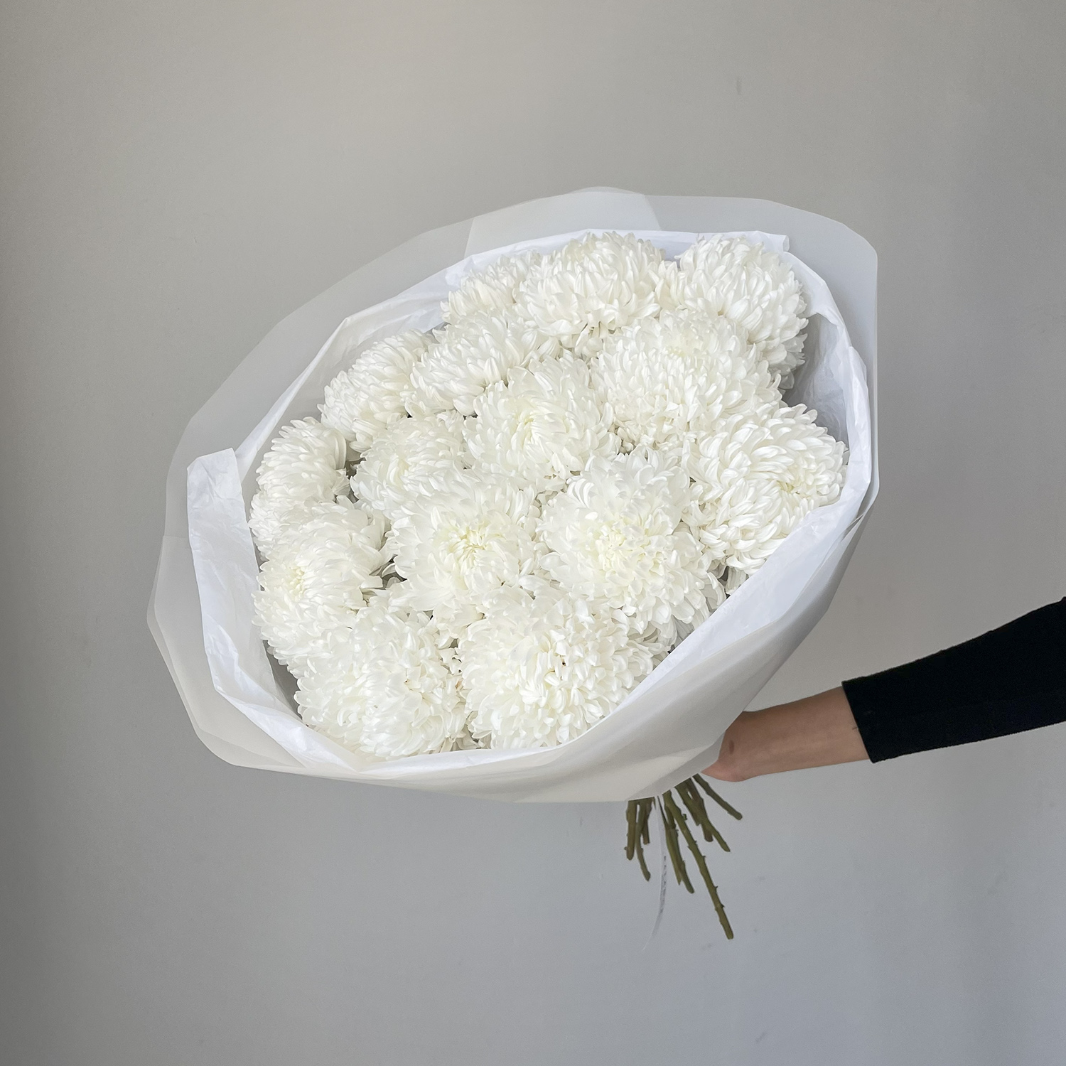 Букет белых хризантем