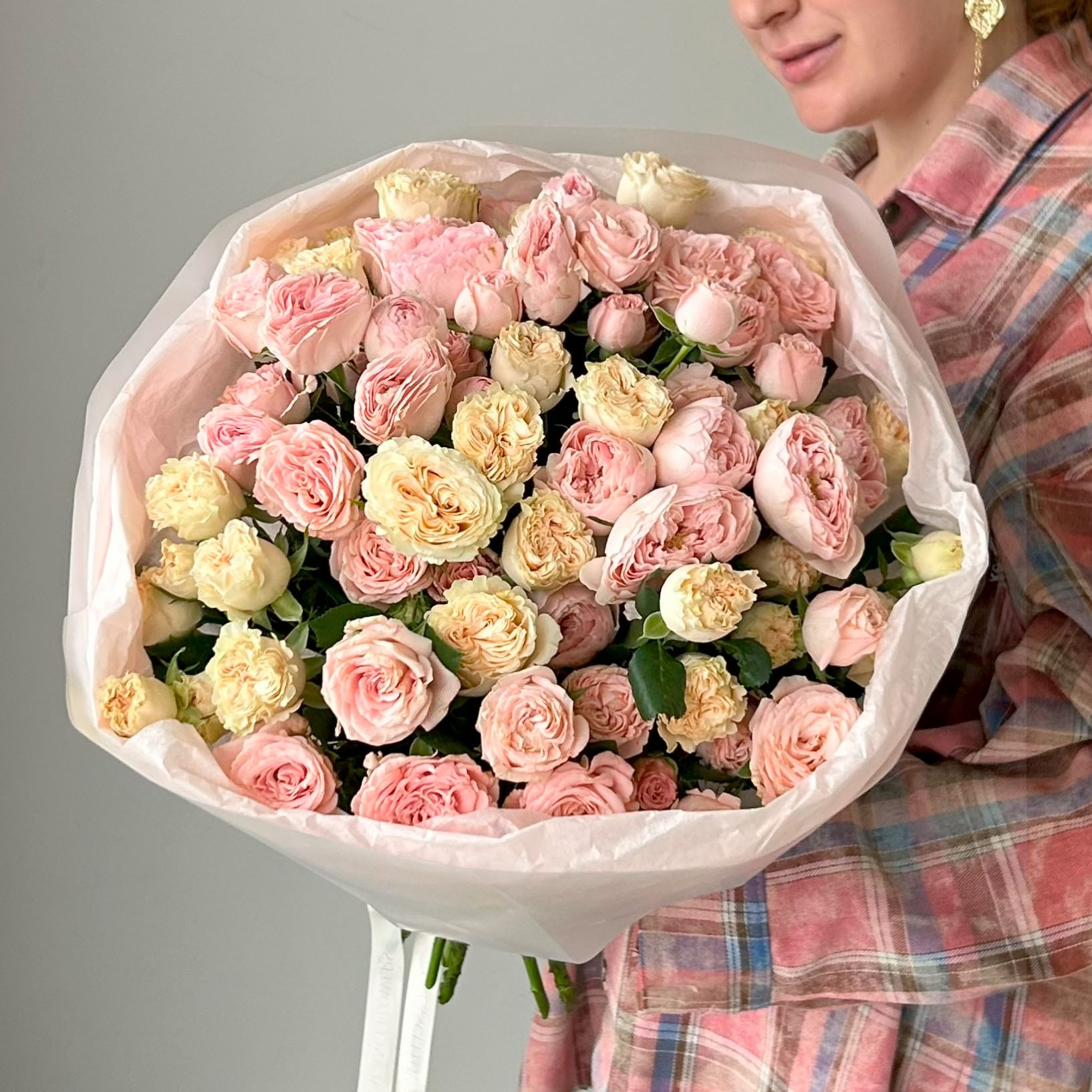 Микс пионовидных кустовых роз