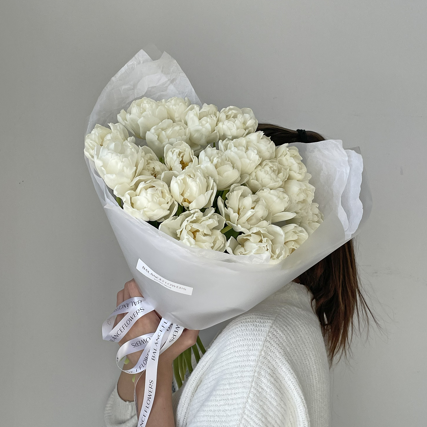 Букет белых пионовидных тюльпанов