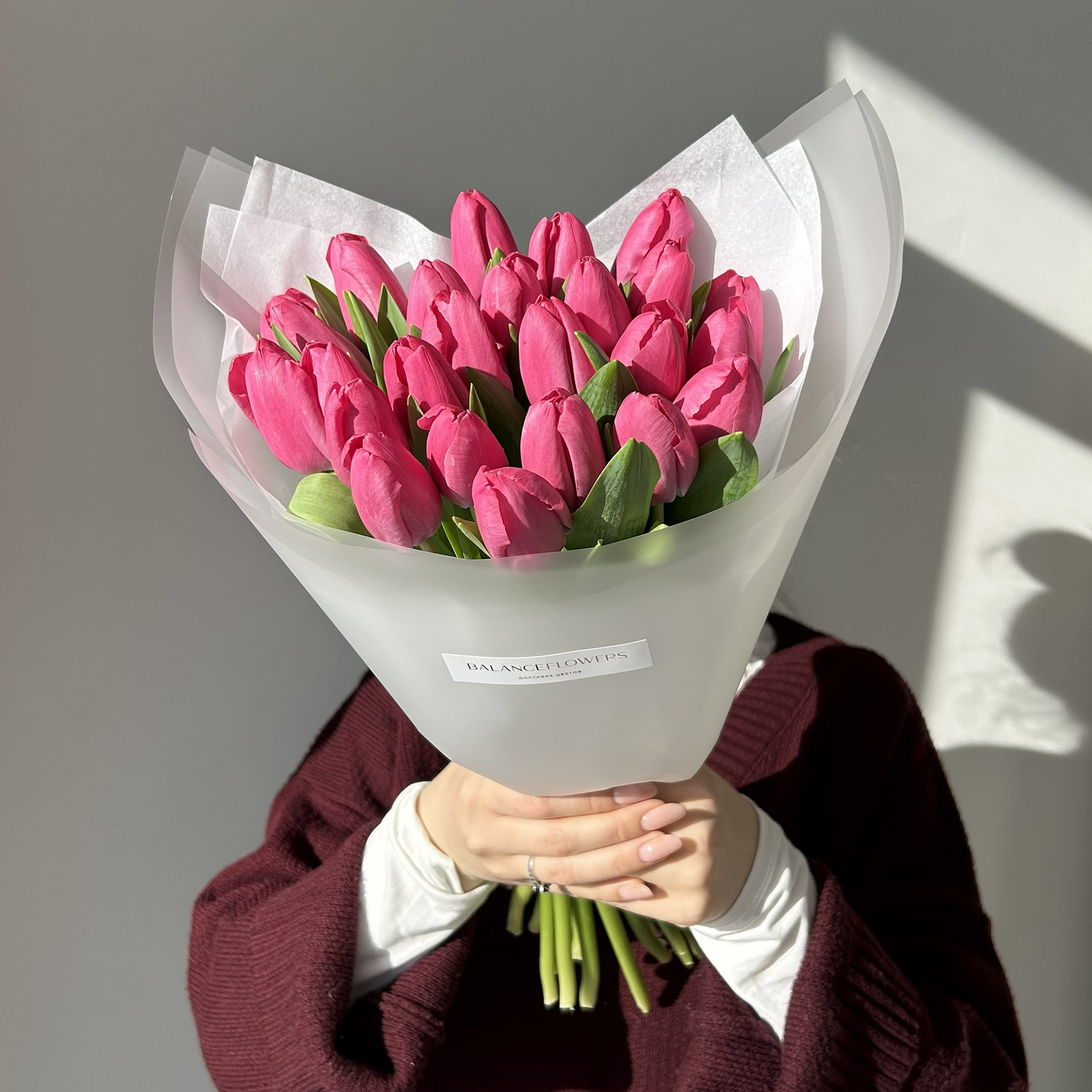 Букет ярких розовых тюльпанов