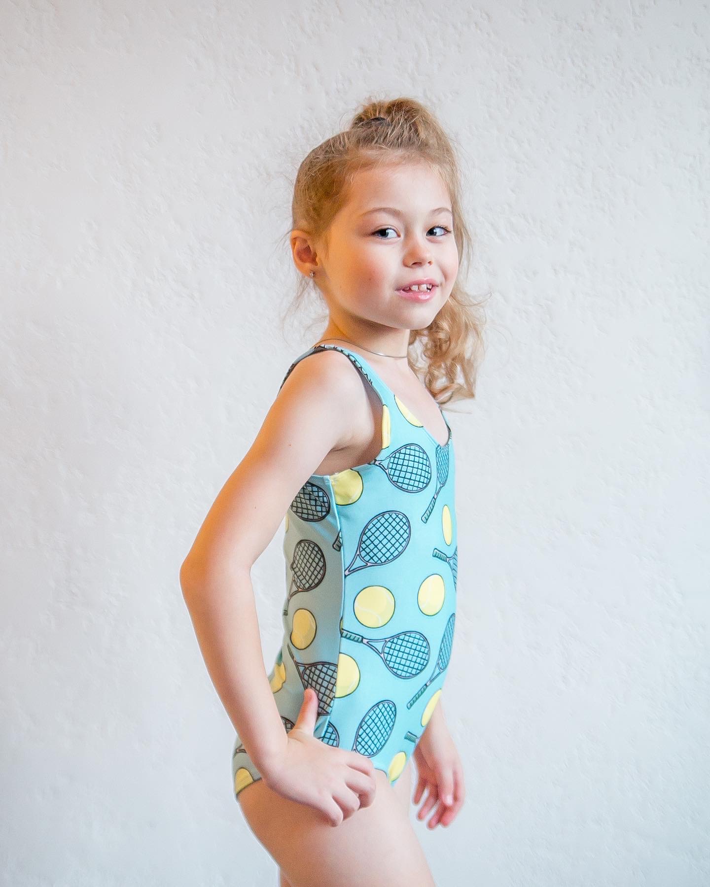 Купальник «мячи/ракетки голубой