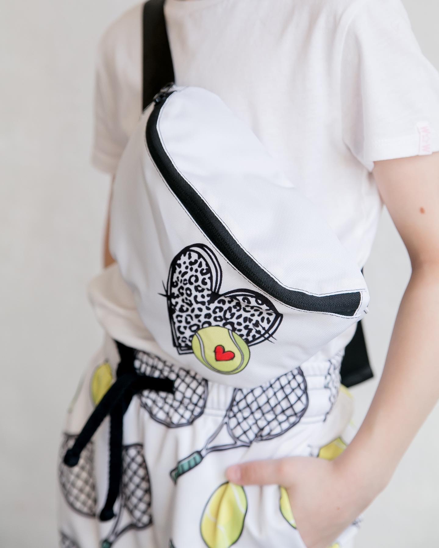 Сумка поясная «сердце» белая