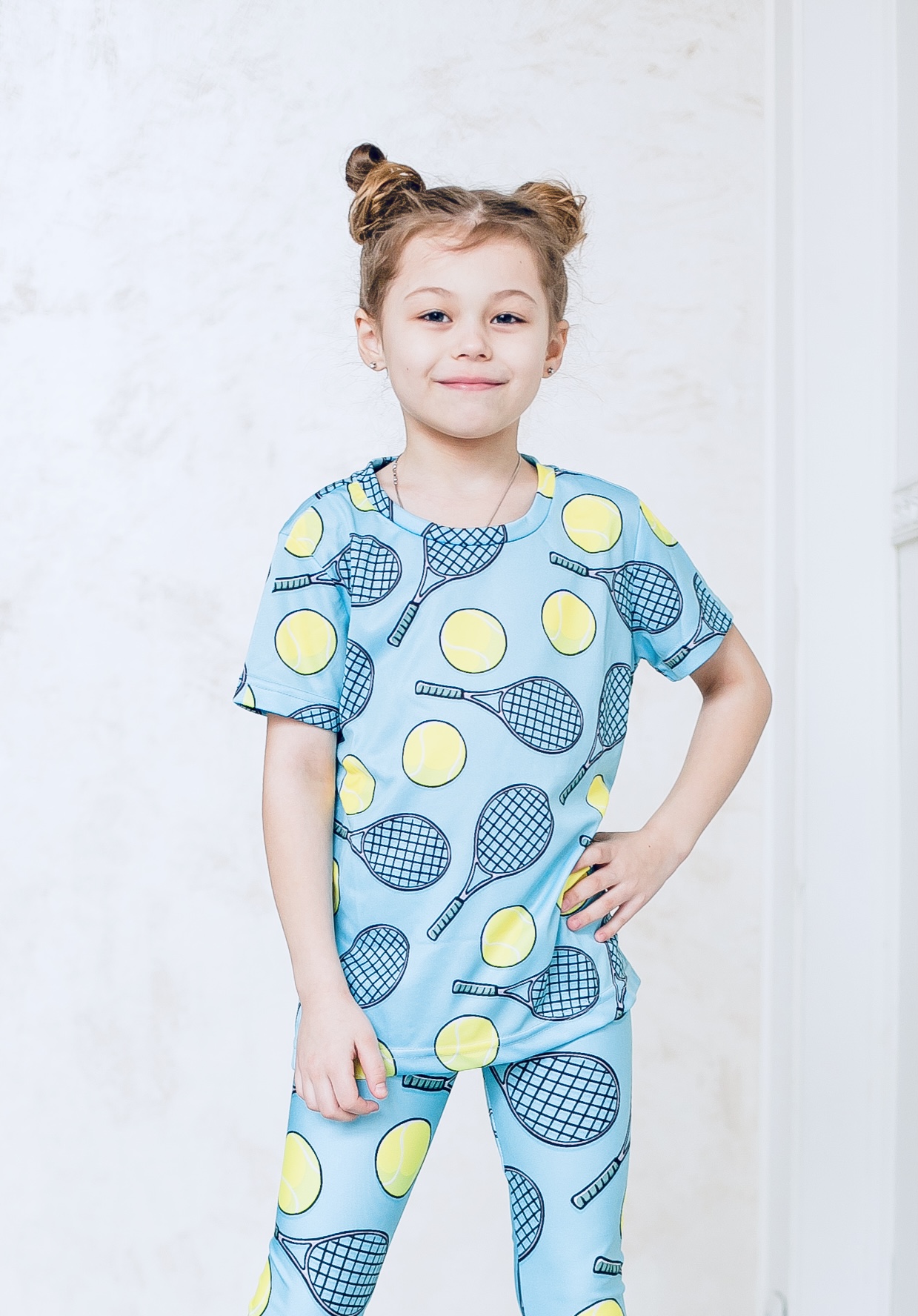 Футболка «мячики/ракетки» голубая