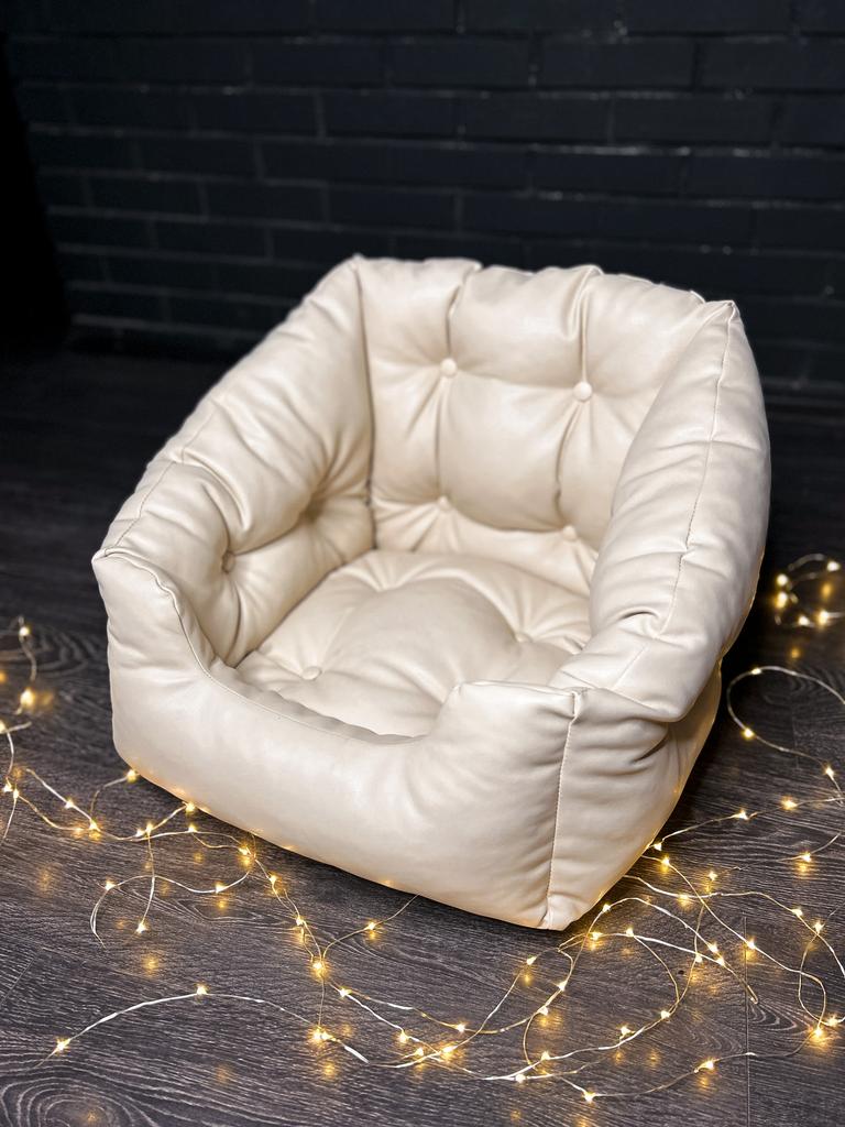 Автокресло бежевое