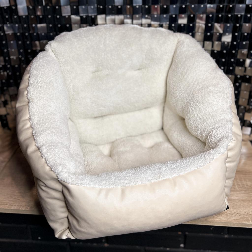 Автокресло плюшевое бежевое