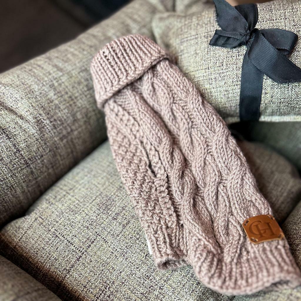 Свитер вязаный бежевый