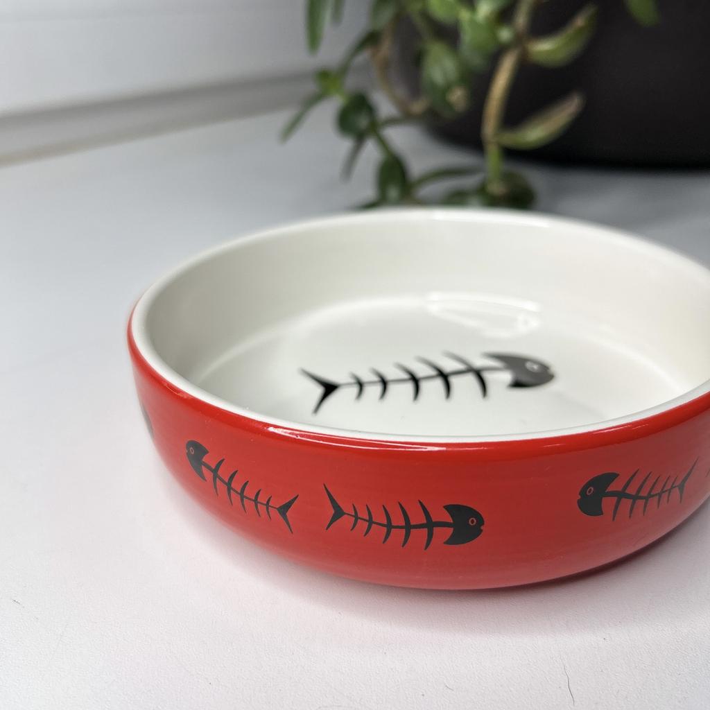 Миска с рисунком красная