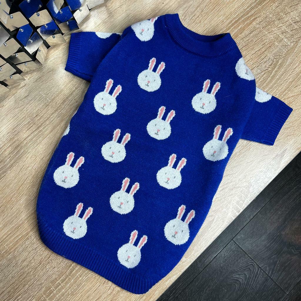 Свитер с зайчиками синий