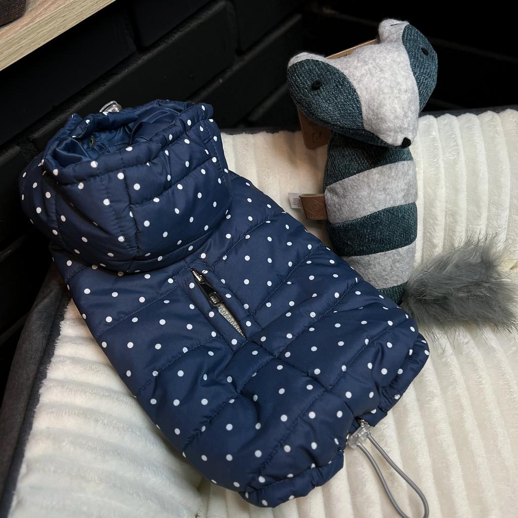 Жилетка в горошек синяя