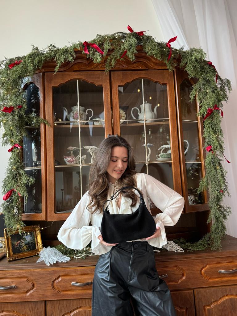 Замшевая сумка "Моне" в черном цвете