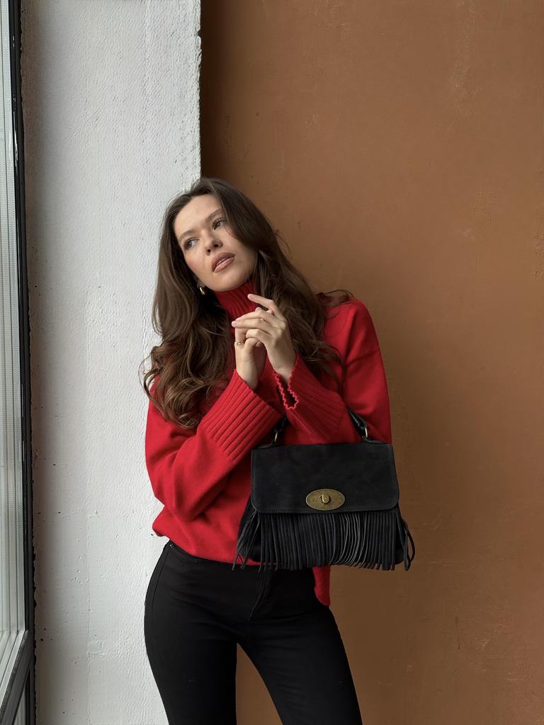 Замшевая модель с бахромой в черном цвете