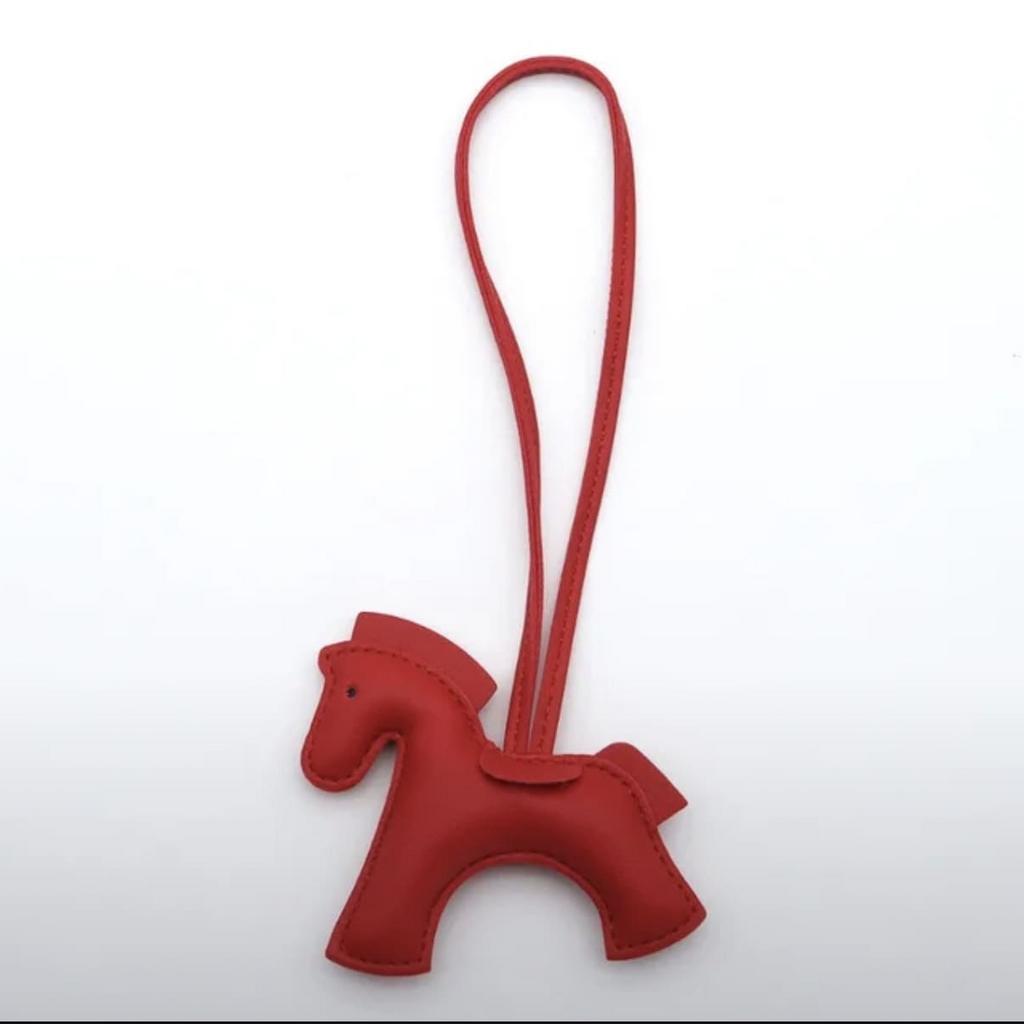 Брелок: лошадка красный