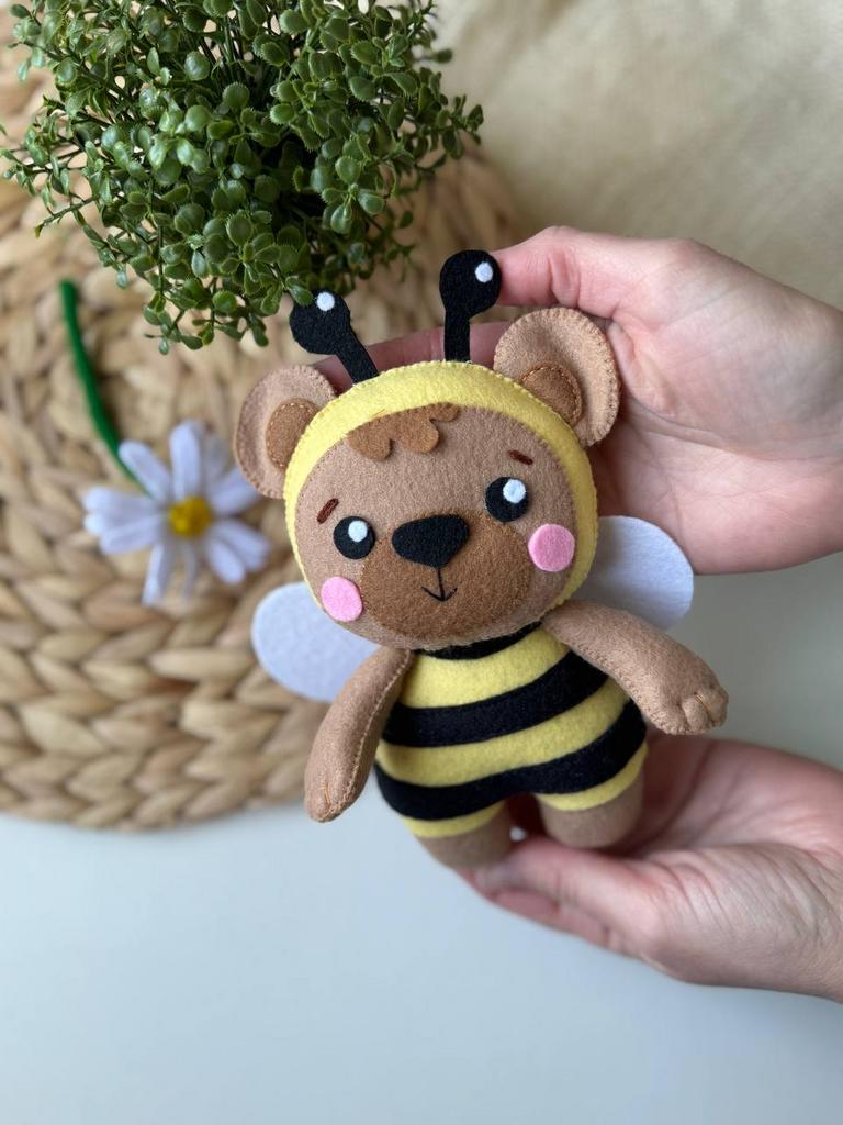 Мишка в костюме пчелы ВЫКРОЙКА  (БЕЗ МК)