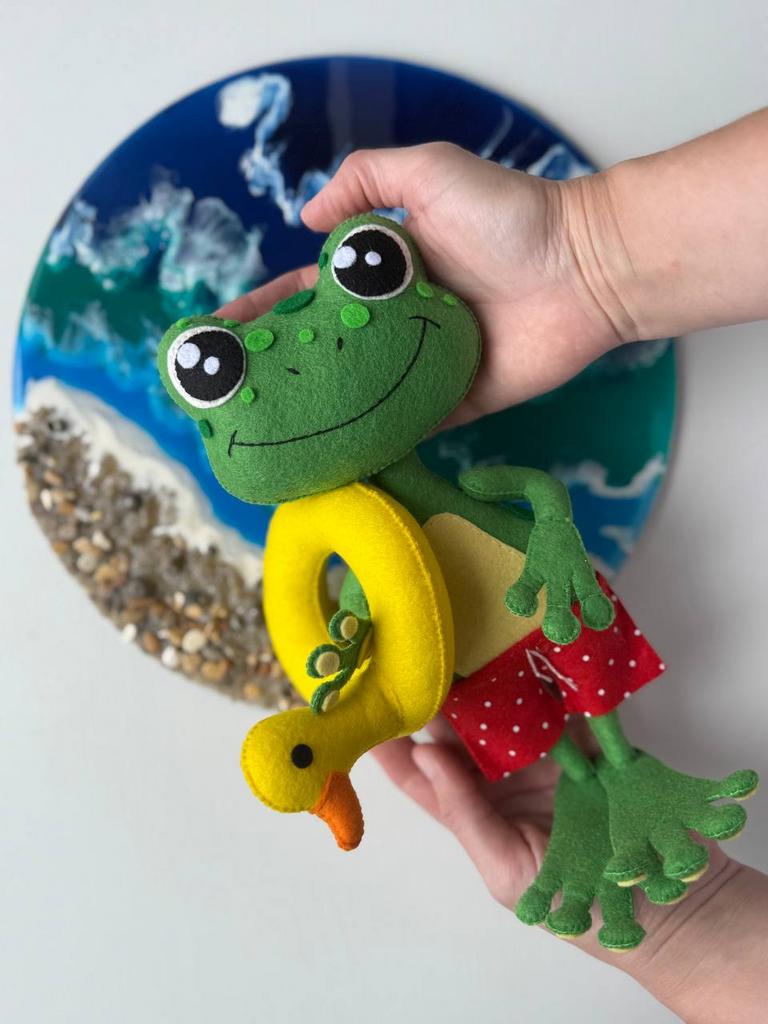 Выкройка + описание  «Лягушонок с кругом»