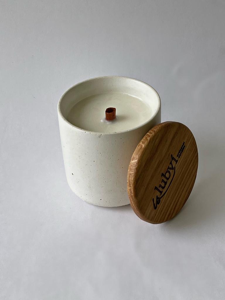 Свеча BELAYA GVARDIYA с дубовой крышкой (180 мл)