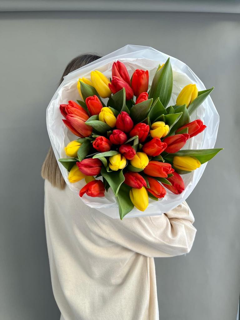 ЯРКИЙ МИКС ИЗ  35 ТЮЛЬПАНОВ
