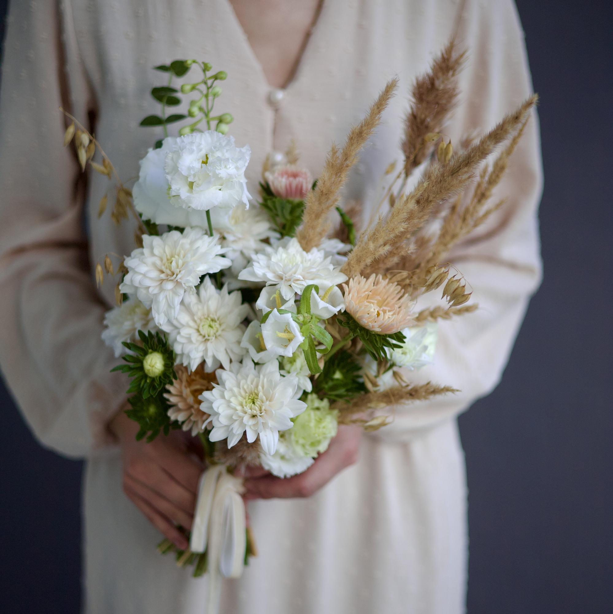 БУКЕТ НЕВЕСТЫ ИЗ  ХРИЗАНТЕМЫ И ЭУСТОМЫ