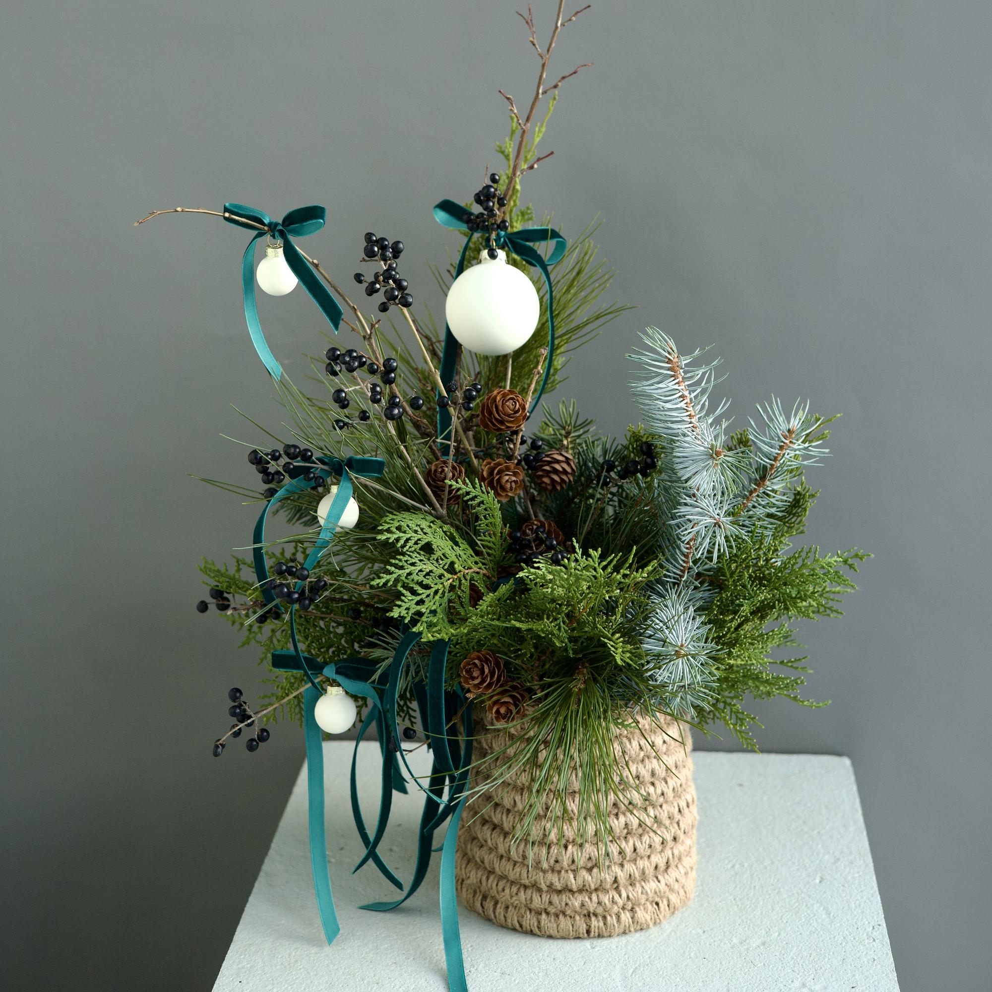 КОМПОЗИЦИЯ В ВЯЗАНОМ КАШПО