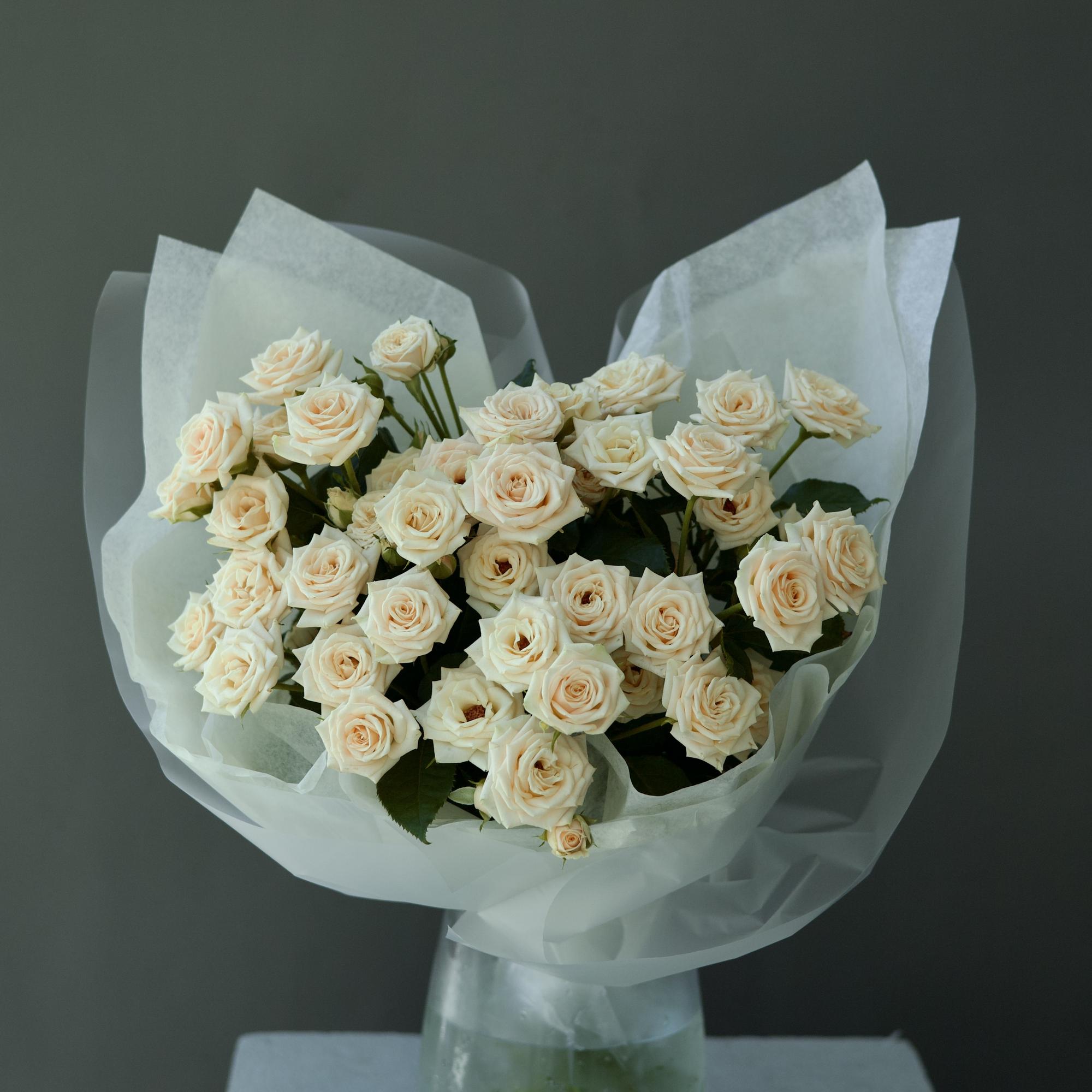 МОНО - БУКЕТ ИЗ КУСТОВЫХ РОЗ СОРТА "ТАНЯ"