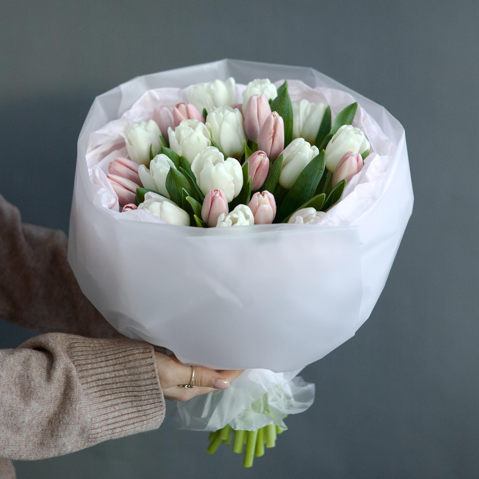 НЕЖНЫЙ МИКС-БУКЕТ ИЗ 27 ТЮЛЬПАНОВ