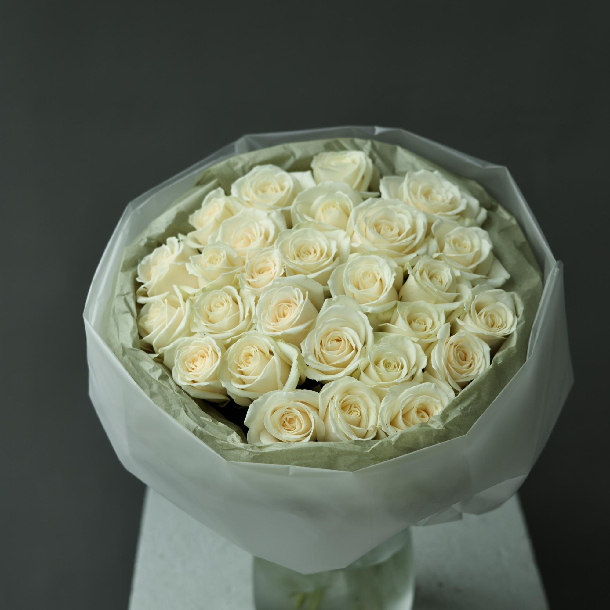 МОНО - БУКЕТ ИЗ 27 РОЗ СОРТА "АВАЛАНШ"