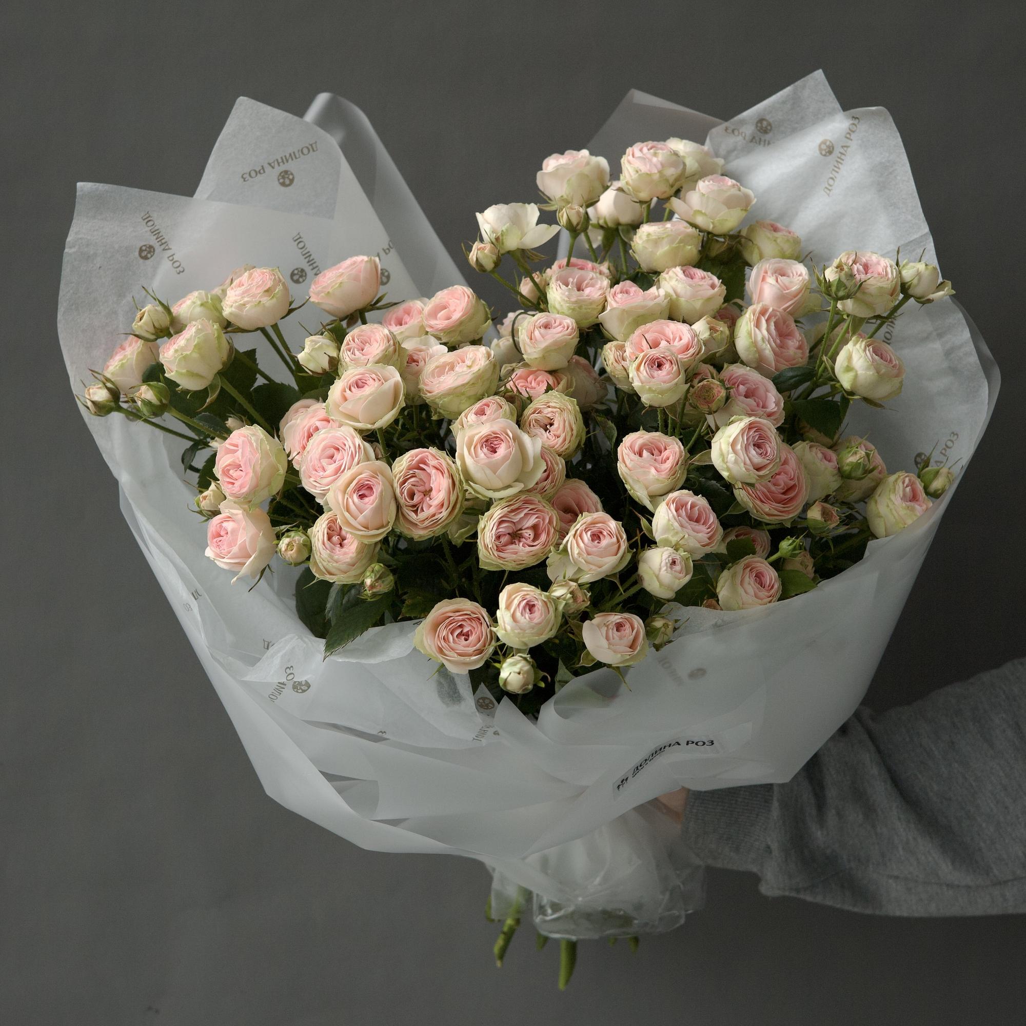 МОНО - БУКЕТ ИЗ КУСТОВОЙ РОЗЫ КЭТИ