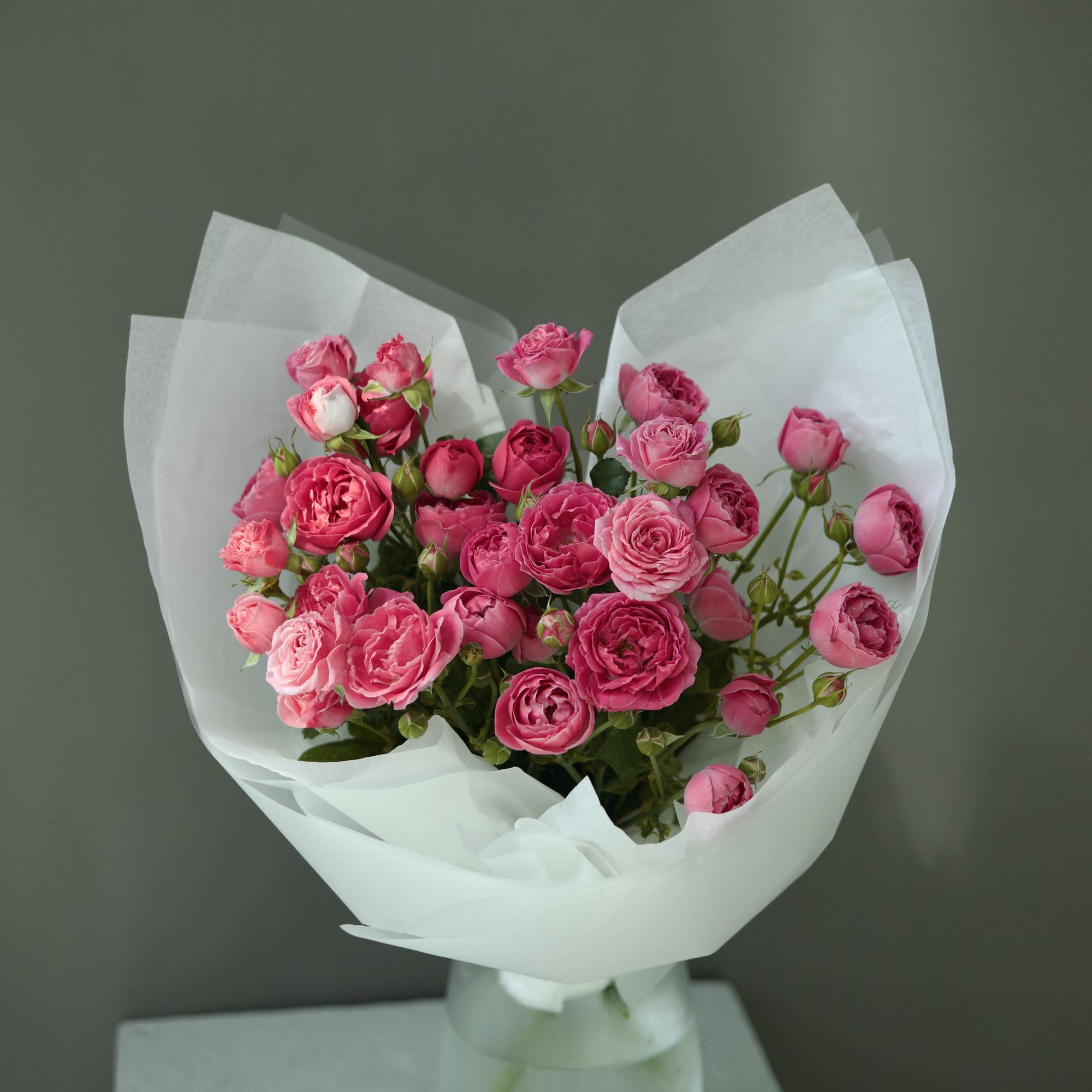 МОНО-БУКЕТ ИЗ КУСТОВЫХ РОЗ СОРТА "МИСТИ БАББЛС"