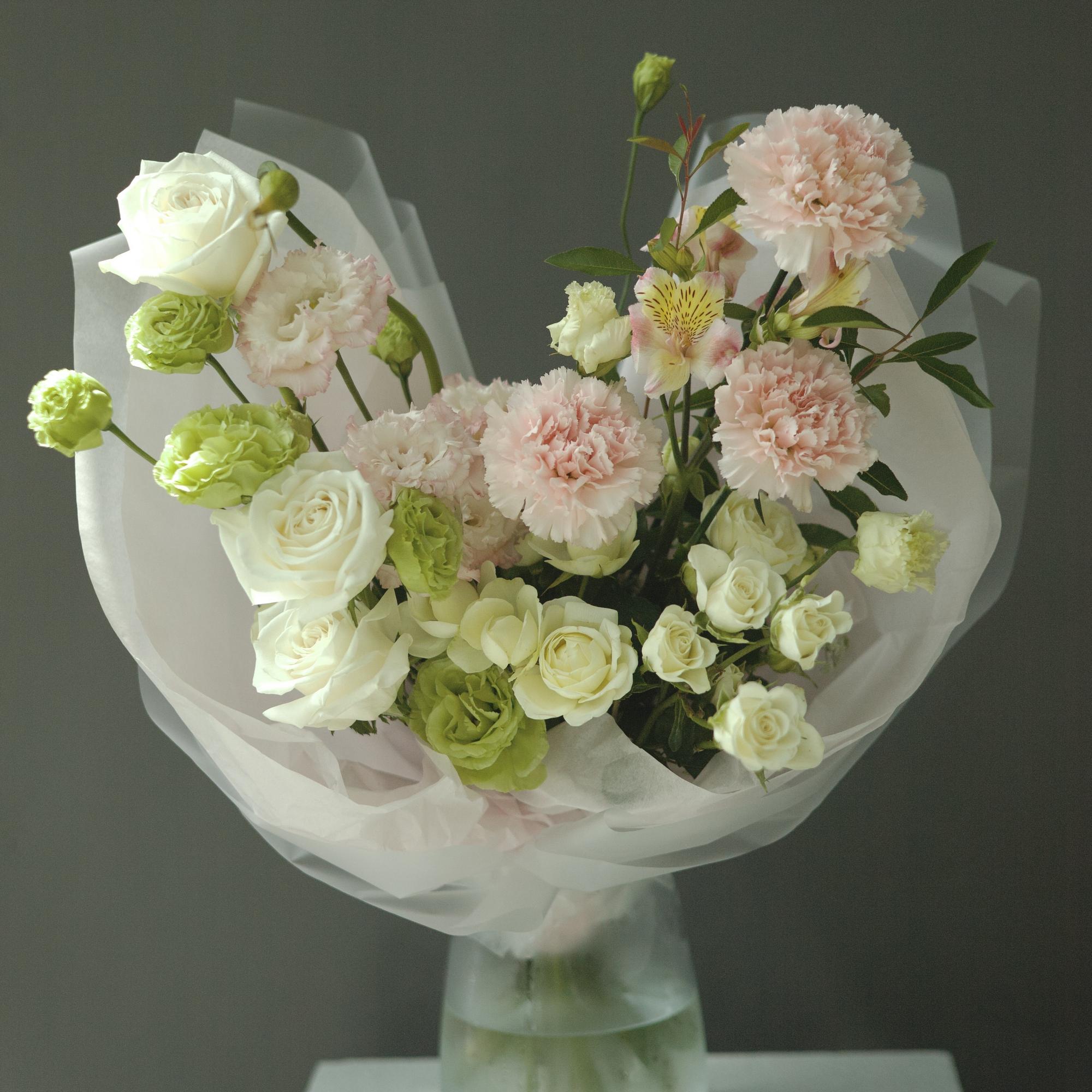 СБОРНЫЙ БУКЕТ В КРЕМОВОЙ ГАММЕ