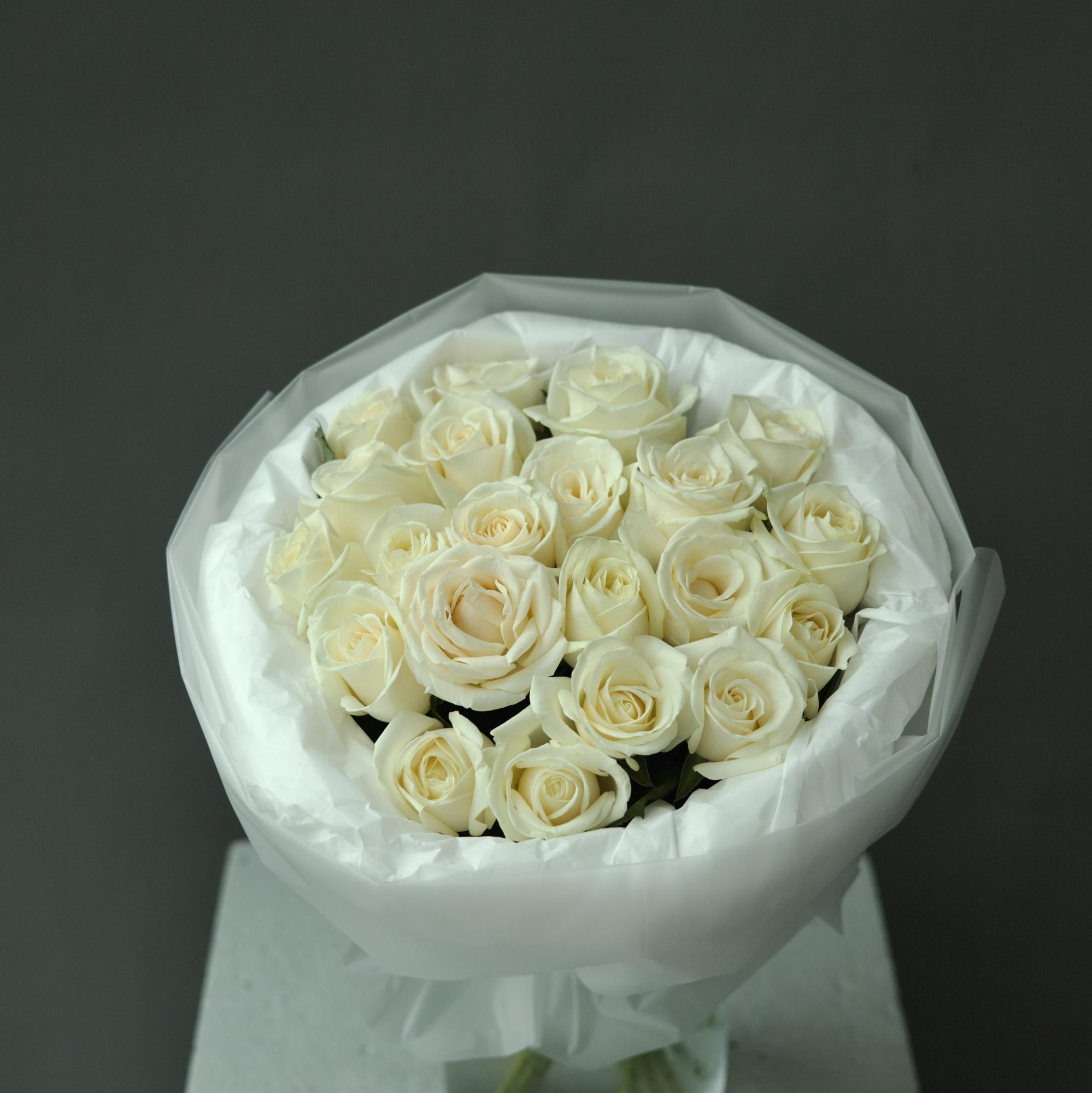 МОНО - БУКЕТ ИЗ 21 РОЗ СОРТА "АВАЛАНШ"