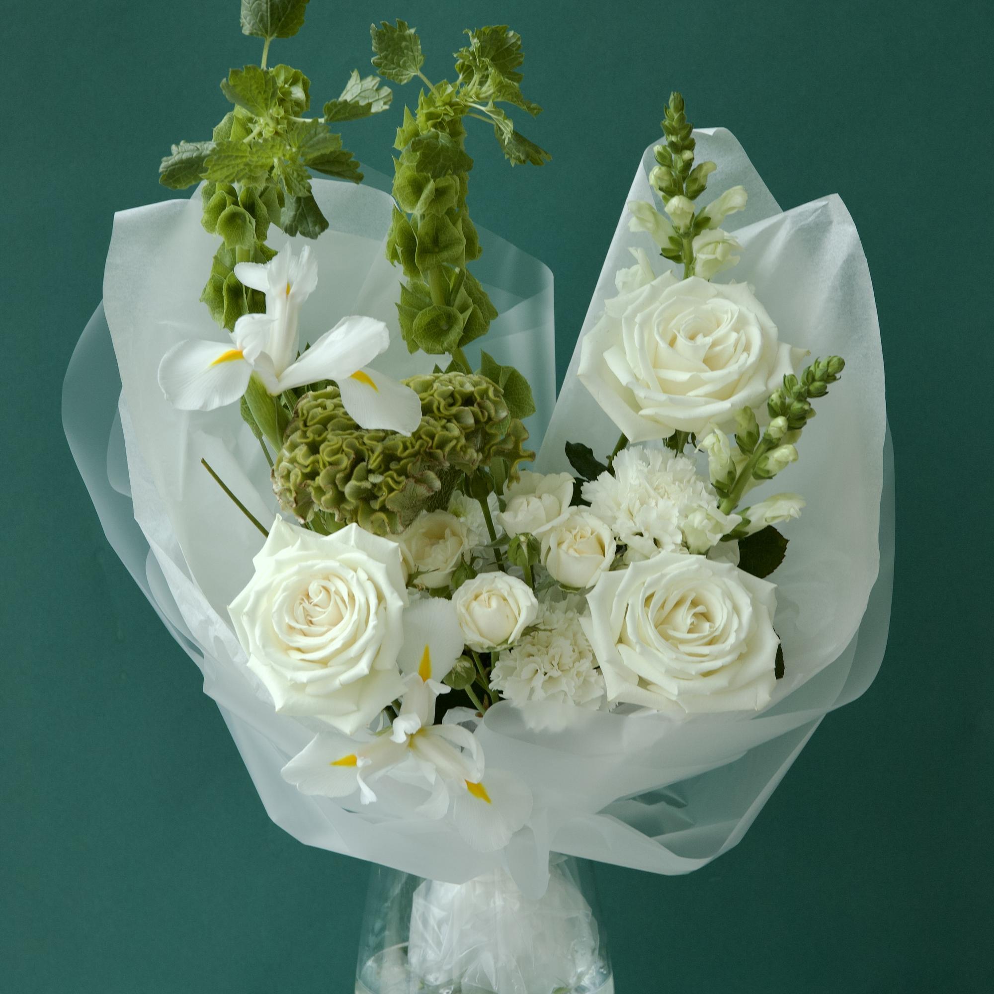 БУКЕТ СБОРНЫЙ В МОНОХРОМНОЙ ГАММЕ