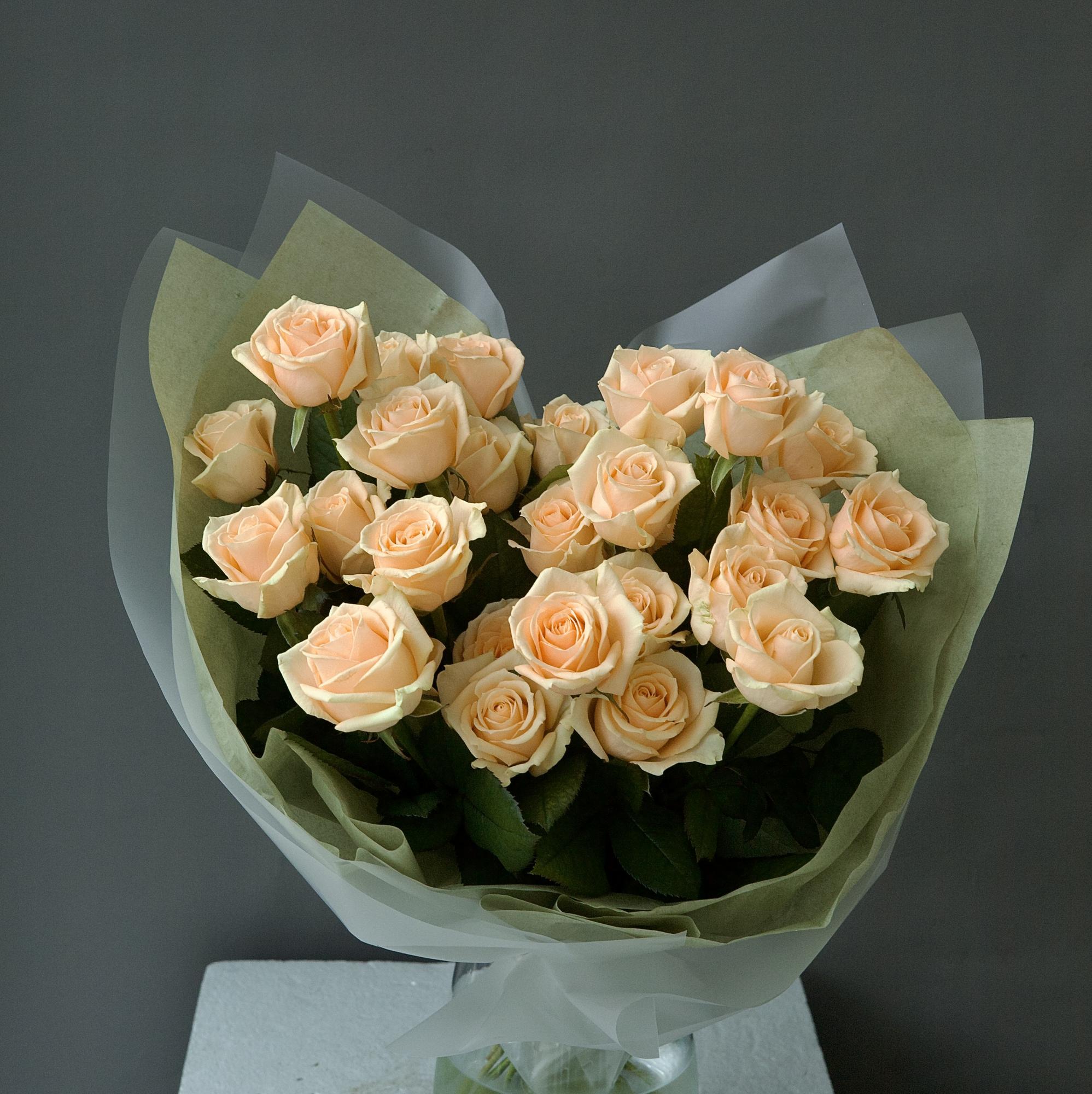 МОНО-БУКЕТ ИЗ 29  РОЗ СОРТА "ПИЧ АВАЛАНШ"