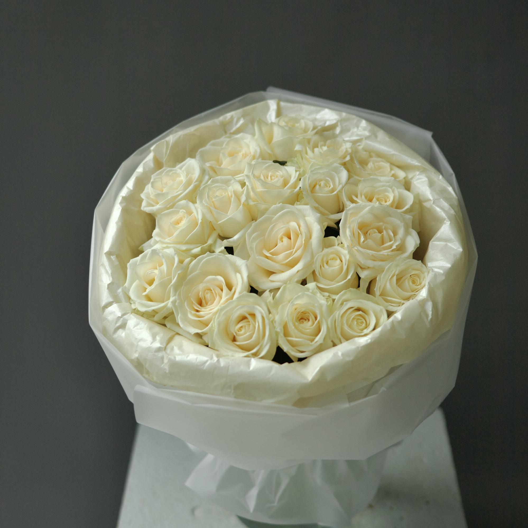 МОНО - БУКЕТ ИЗ 19 РОЗ СОРТА "АВАЛАНШ"