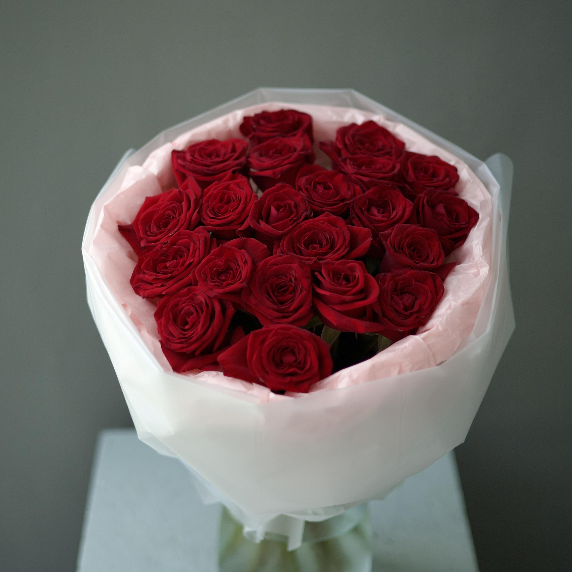 МОНО-БУКЕТ ИЗ 21 РОЗЫ СОРТА "РЕД НАОМИ"