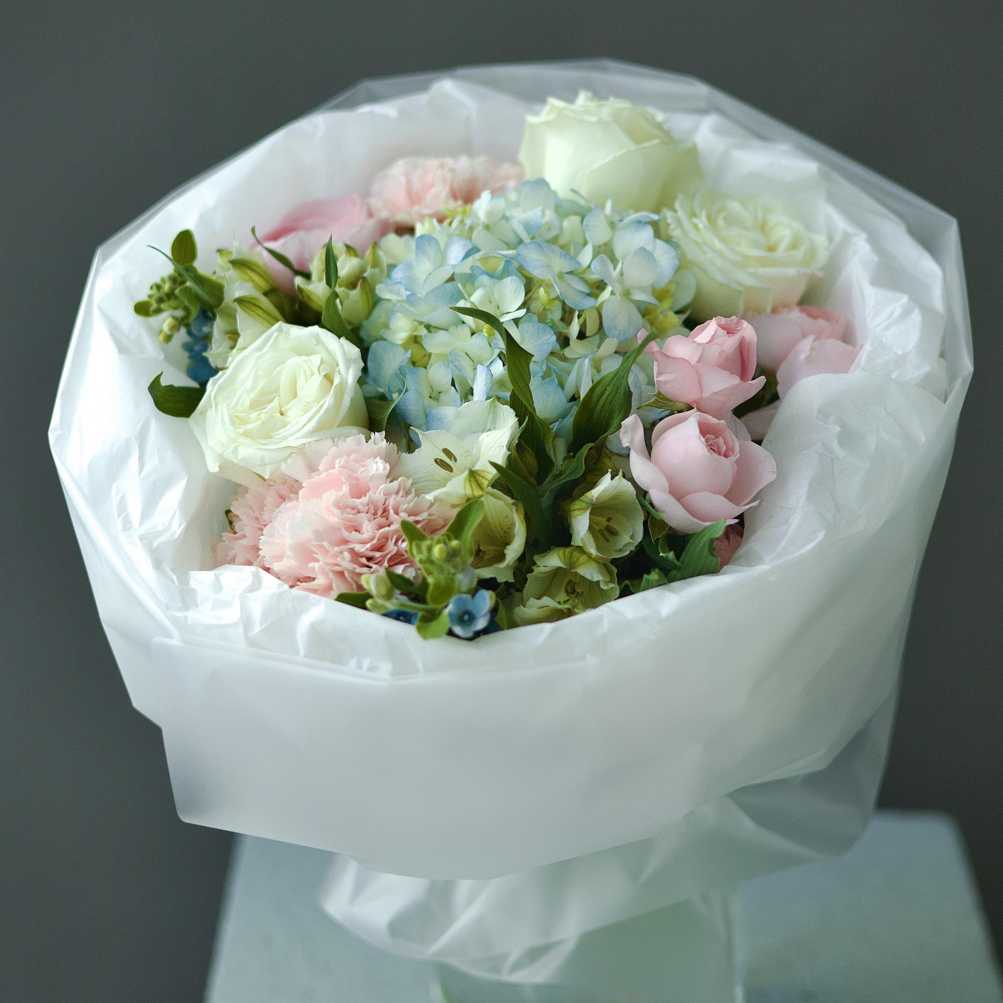 БУКЕТ СБОРНЫЙ В НЕЖНОЙ ГАММЕ