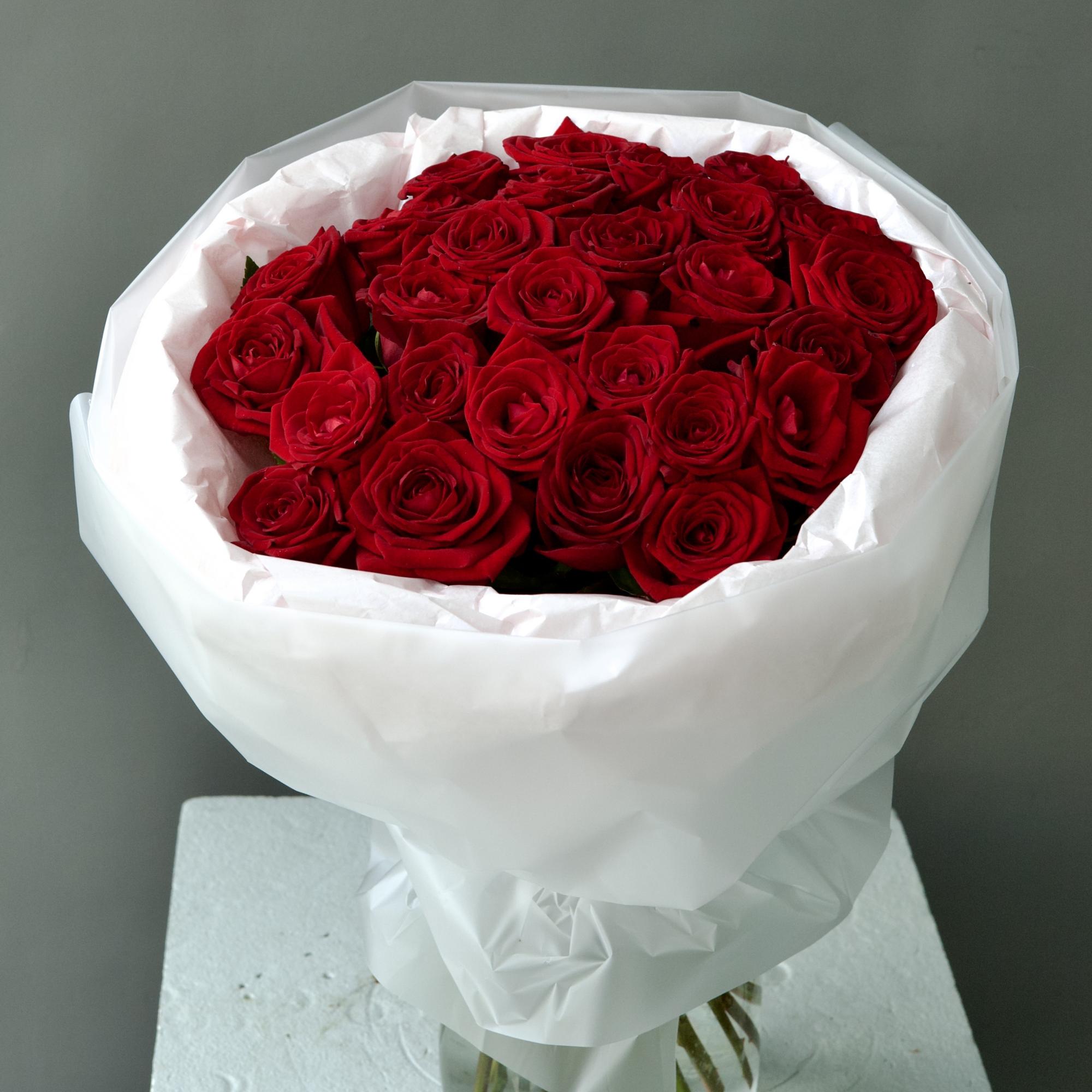 МОНО-БУКЕТ ИЗ 29 РОЗ СОРТА "РЕД НАОМИ"