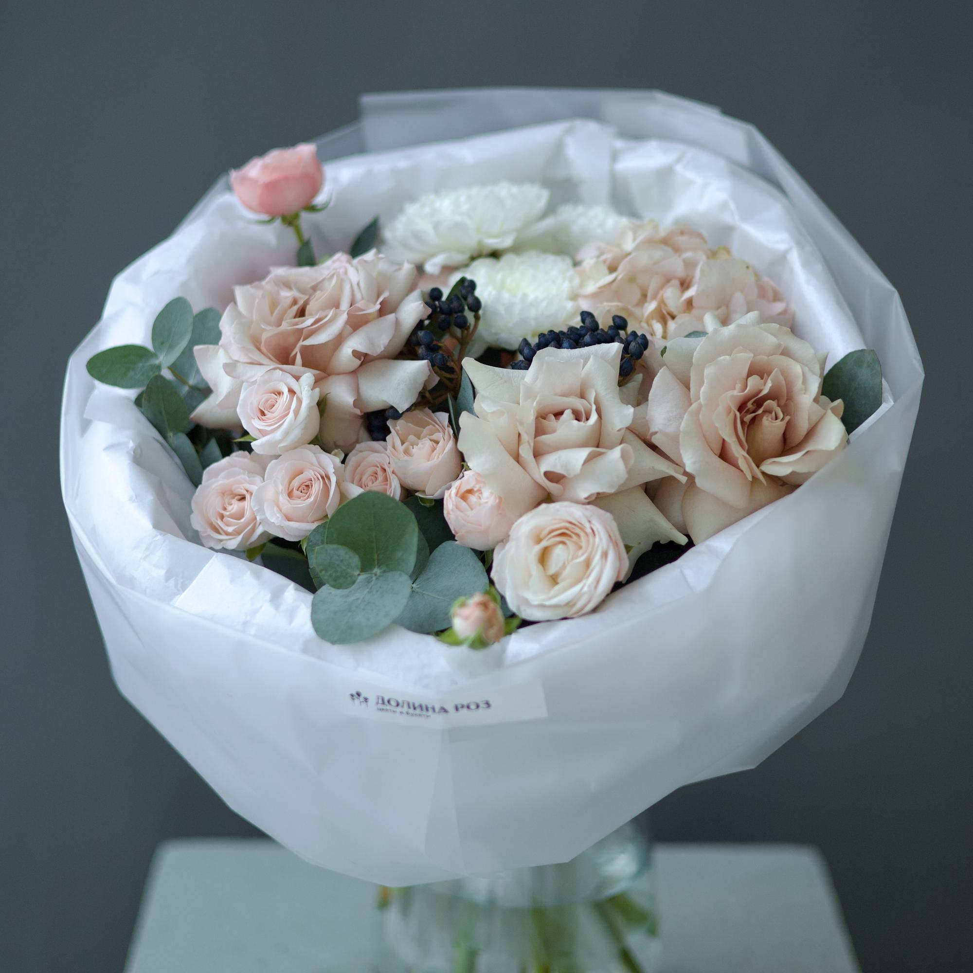 БУКЕТ СБОРНЫЙ В КРЕМОВОЙ ГАММЕ