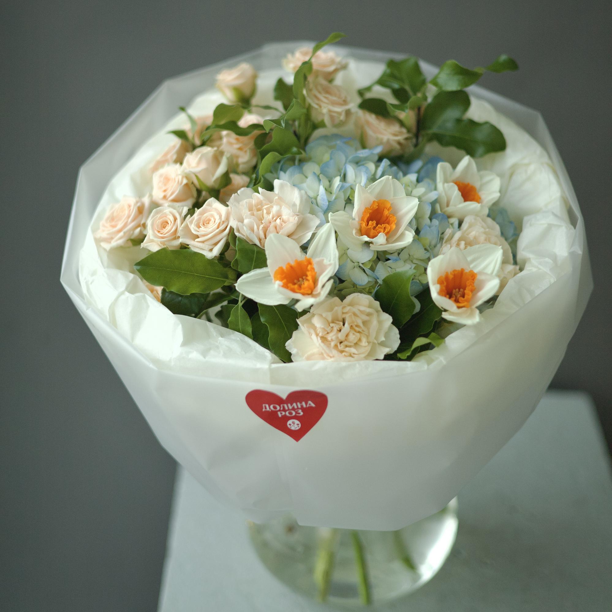 СБОРНЫЙ БУКЕТ С НАРЦИССАМИ