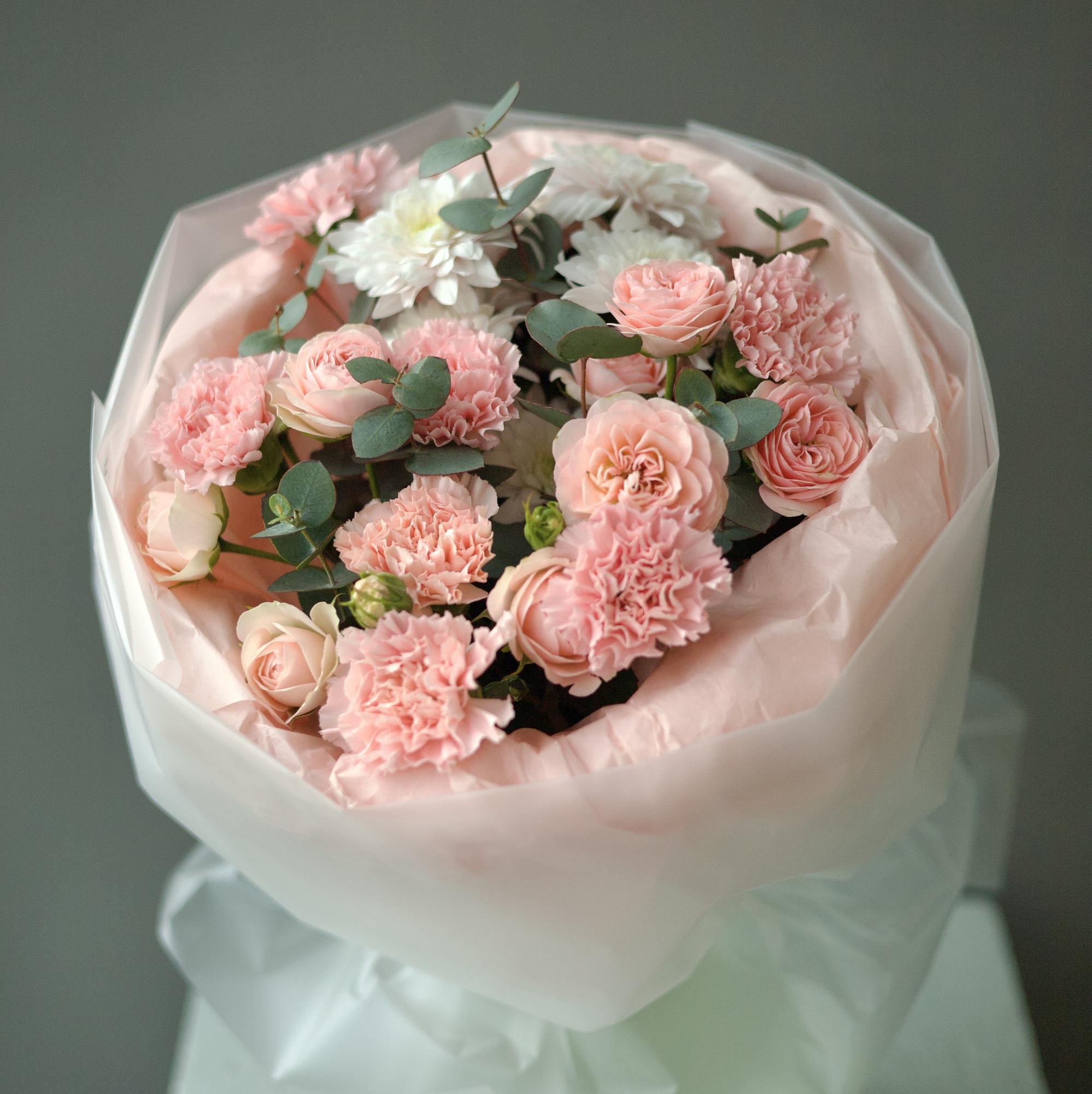 МИКС - БУКЕТ ИЗ РОЗ КУСТОВЫХ РОЗ И ДИАНТУСОВ