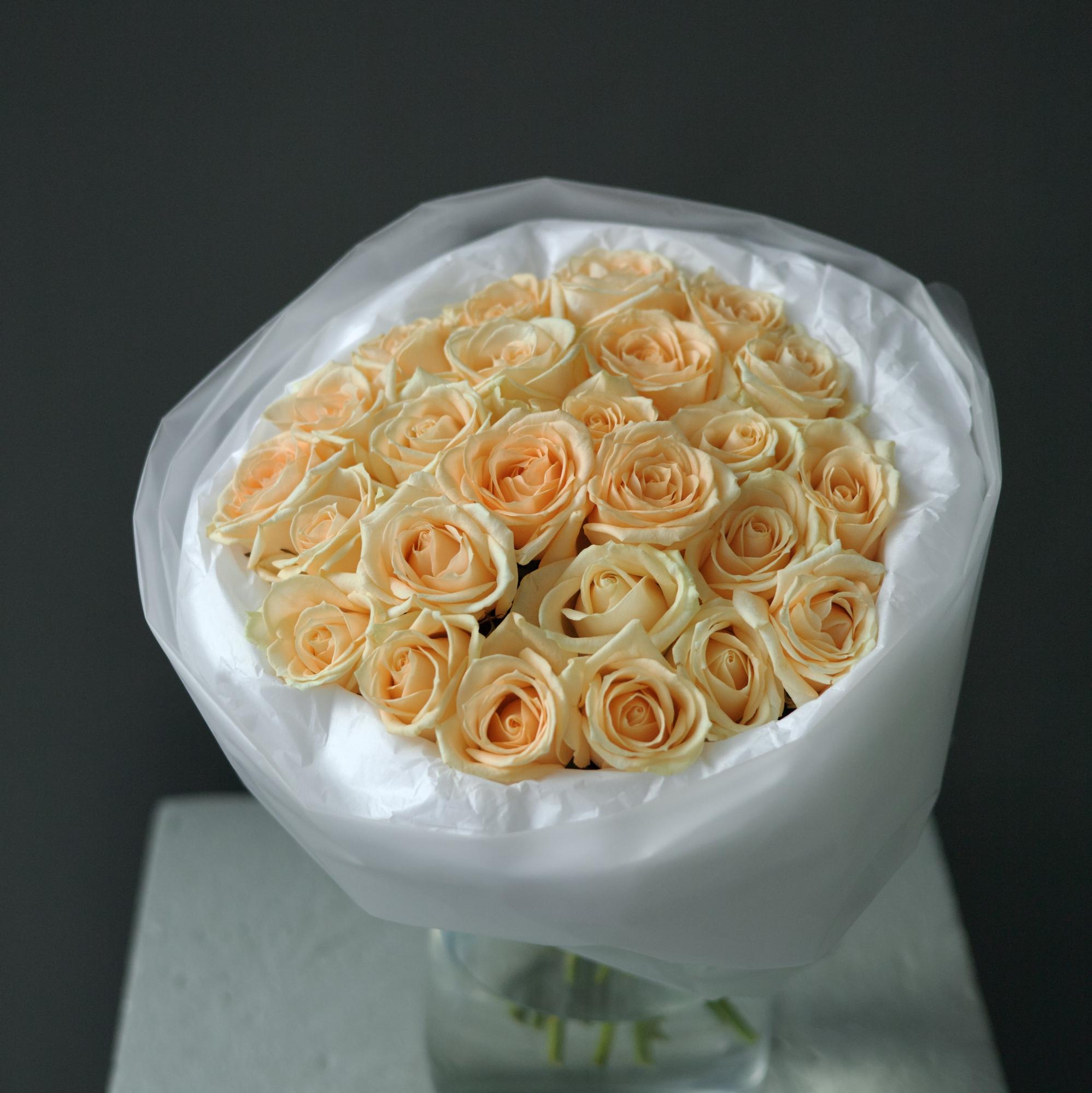 МОНО-БУКЕТ ИЗ 25 РОЗ СОРТА "ПИЧ АВАЛАНШ"