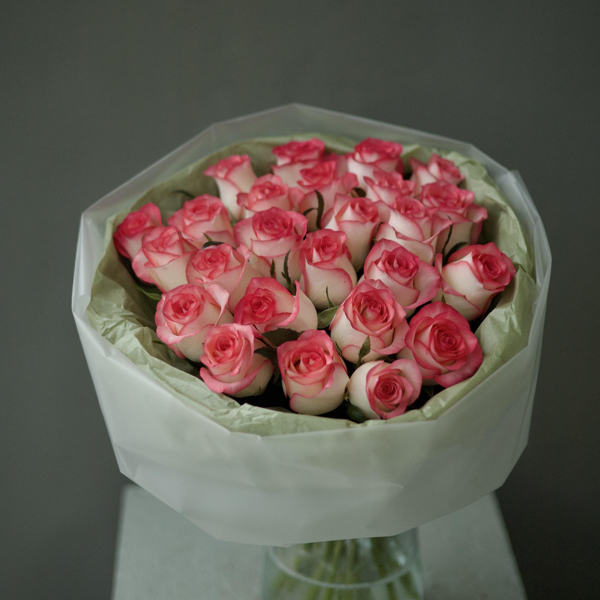 МОНО-БУКЕТ ИЗ 25 РОЗ СОРТА "ДЖУМИЛИЯ"