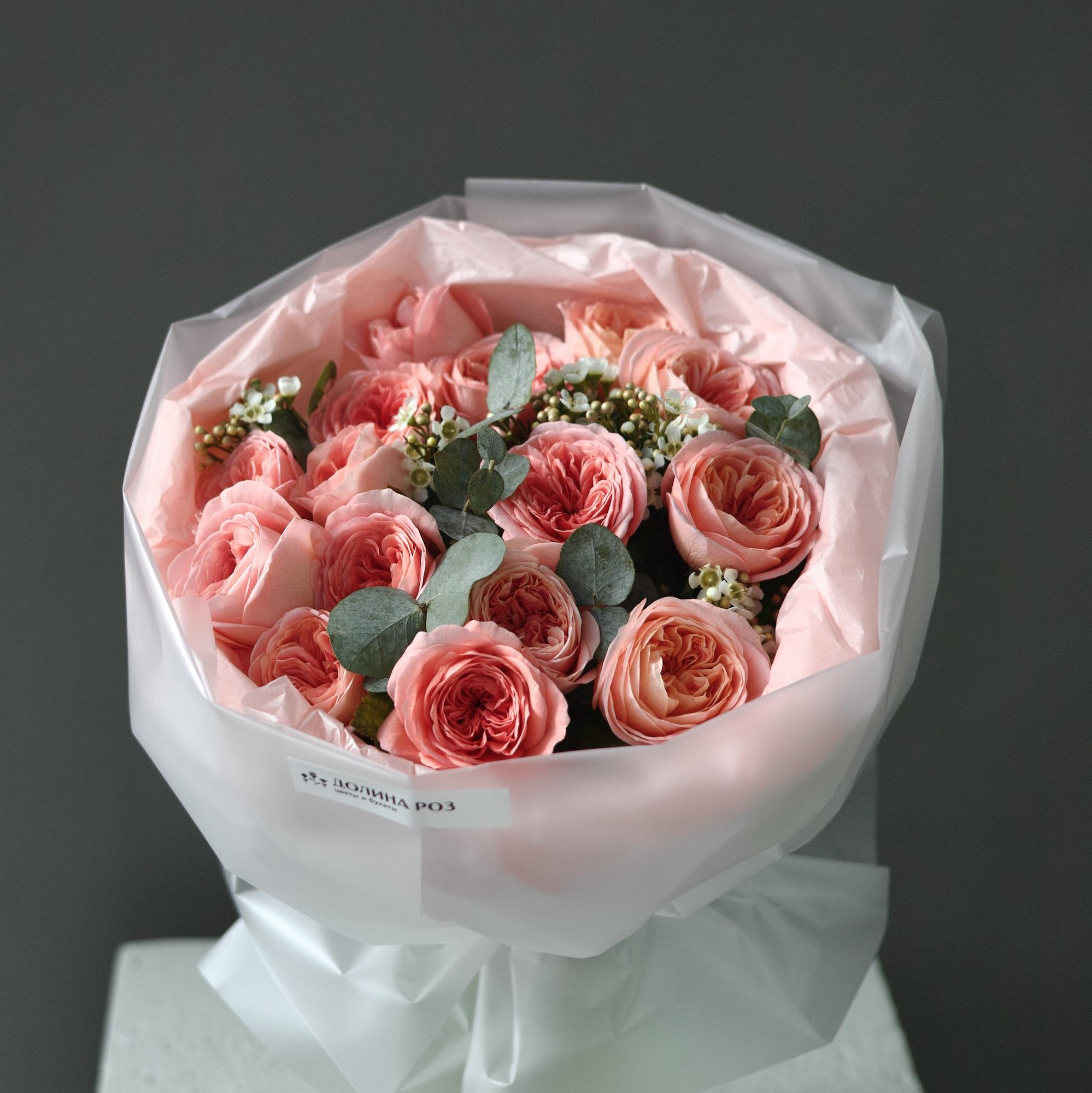 МОНО-БУКЕТ ИЗ РОЗ СОРТА "ЛОНДОН АЙ" С ЭВКАЛИПТОМ