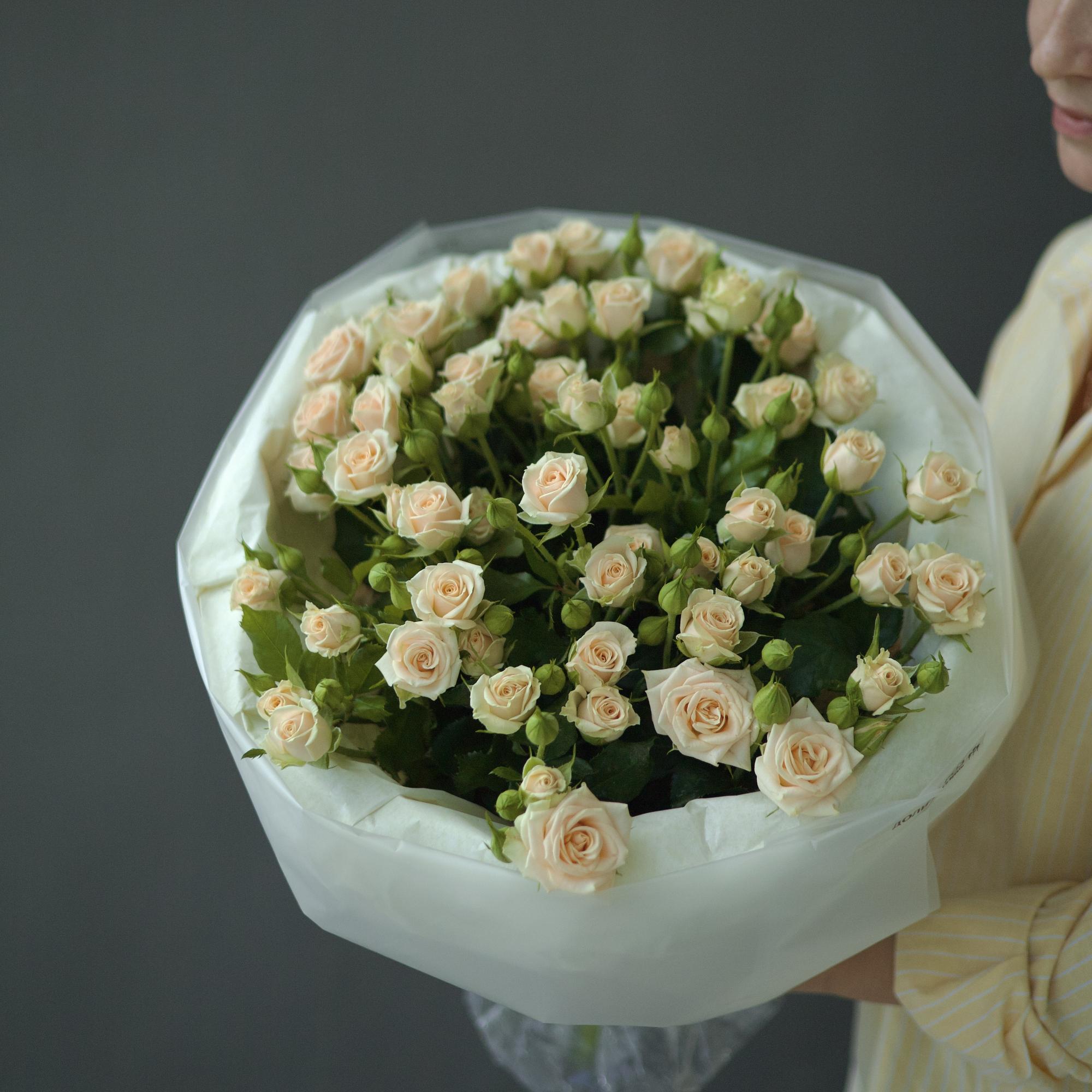 МОНО - БУКЕТ ИЗ КУСТОВЫХ РОЗ СОРТА "ТАНЯ"