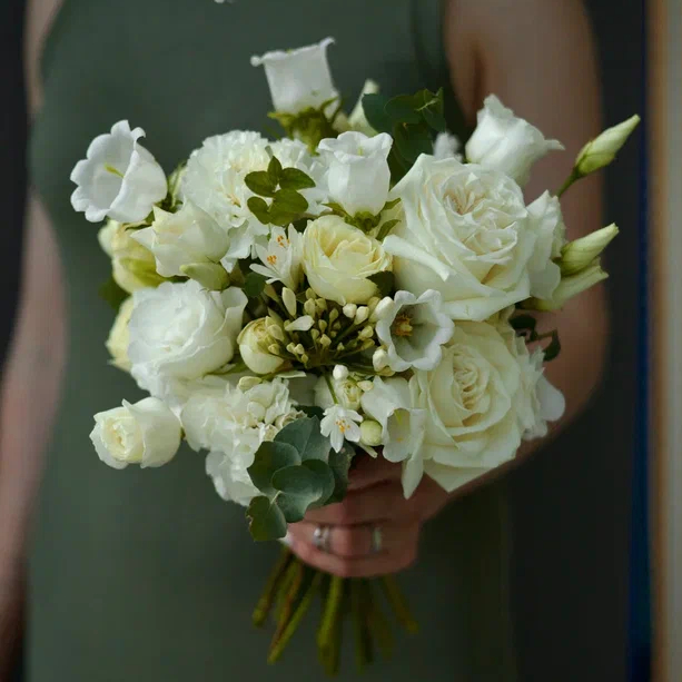 БУКЕТ НЕВЕСТЫ ИЗ РОЗ И КАМПАНУЛЫ