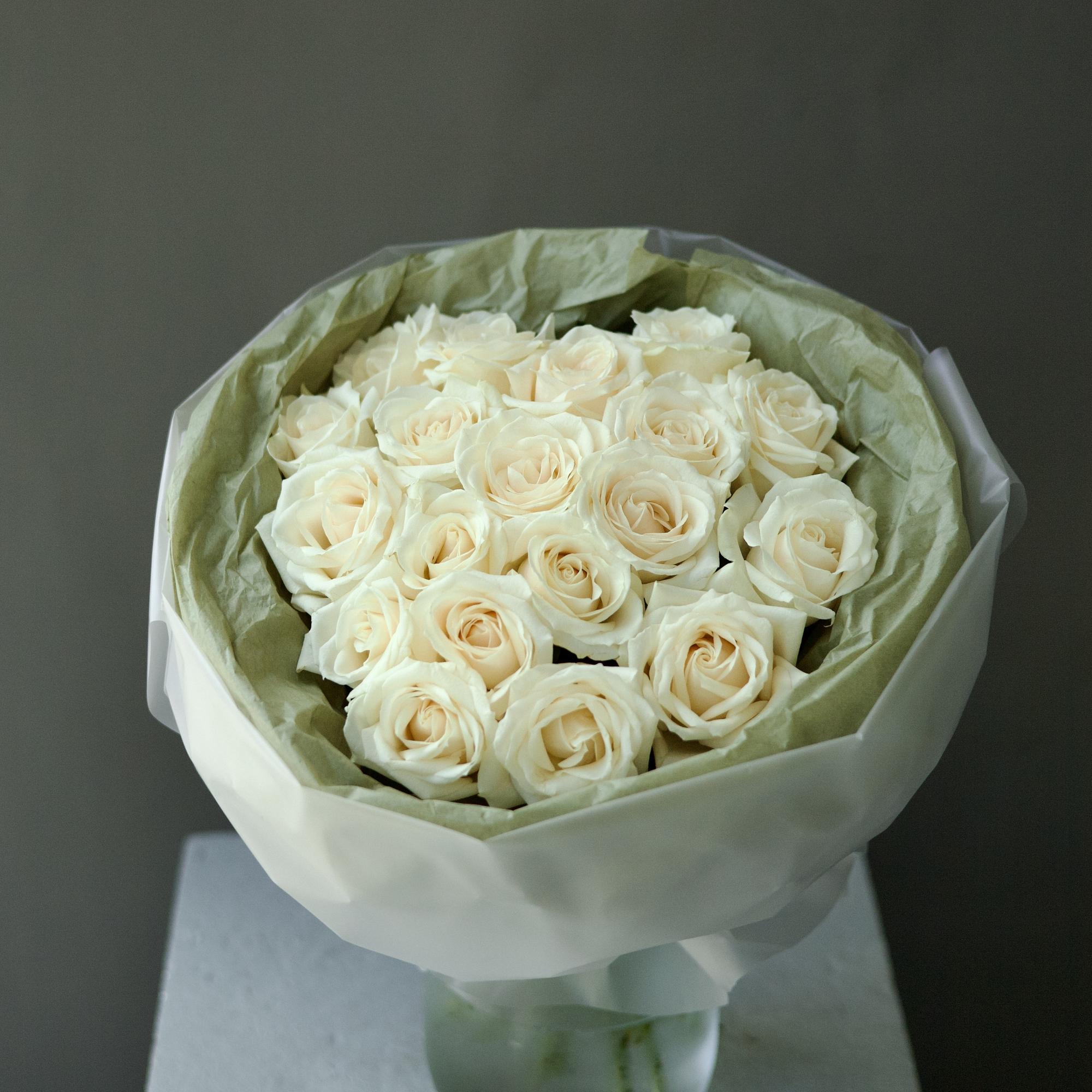 МОНО - БУКЕТ ИЗ 19 РОЗ СОРТА "АВАЛАНШ"