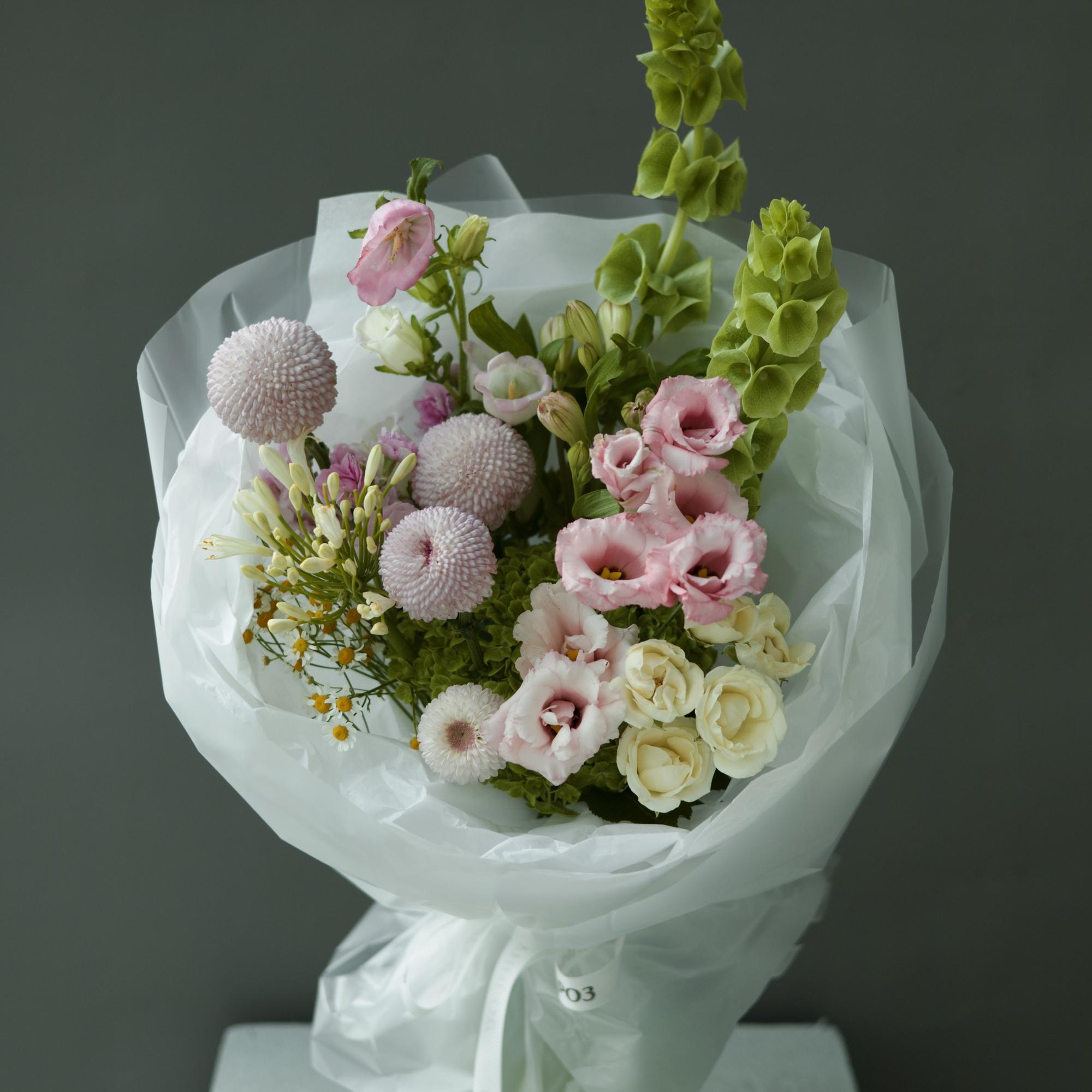 БУКЕТ СБОРНЫЙ РАСКИДИСТЫЙ В ЛАВАНДОВОЙ ГАММЕ