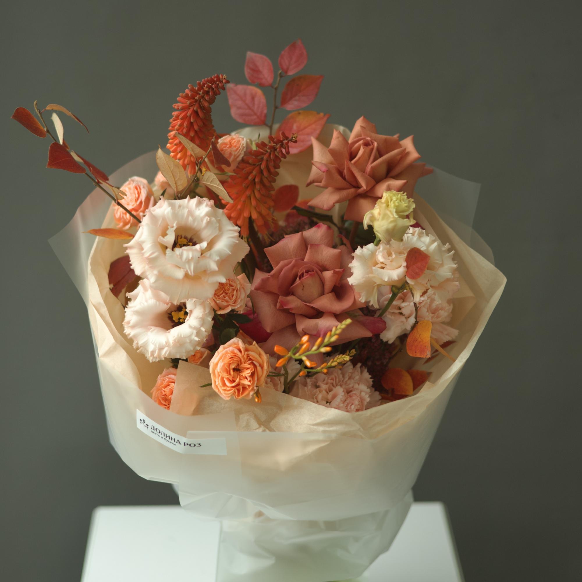 БУКЕТ СБОРНЫЙ РАСКИДИСТЫЙ В КРЕМОВО - КОФЕЙНОЙ ГАММЕ