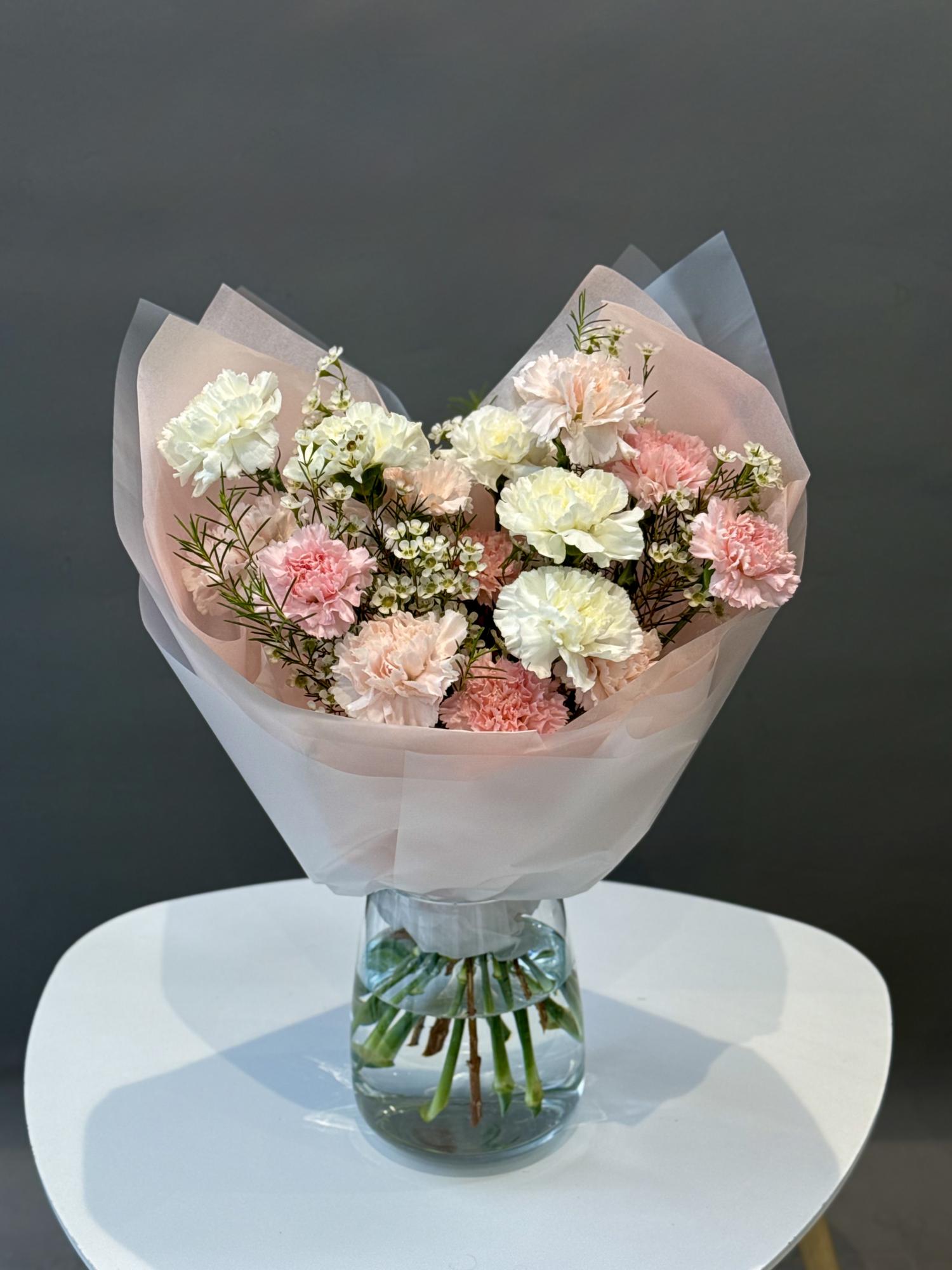 БУКЕТ В НЕЖНОЙ ГАММЕ С ДИАНТУСАМИ