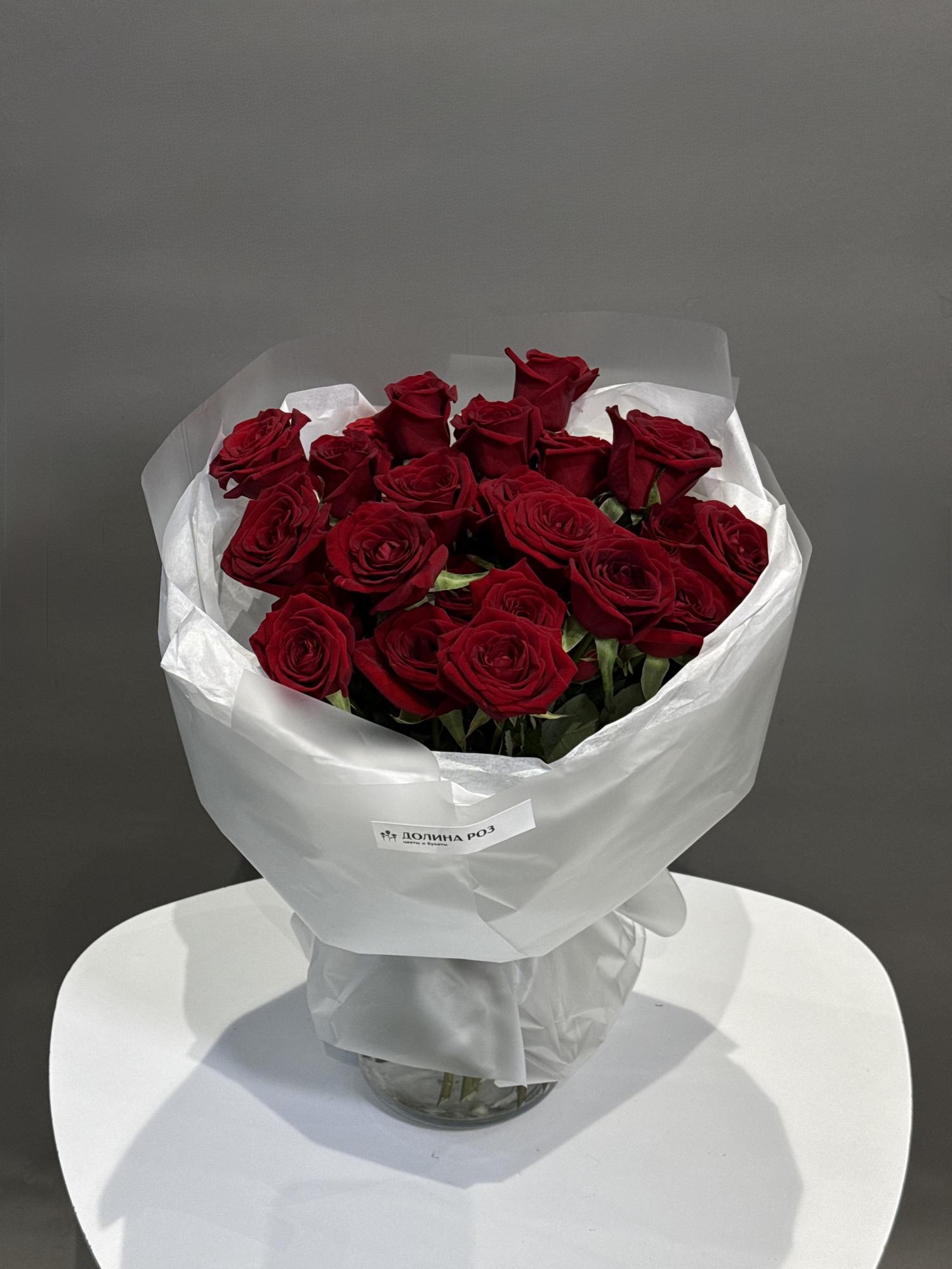 МОНО-БУКЕТ ИЗ РОЗ СОРТА "РЕД НАОМИ"