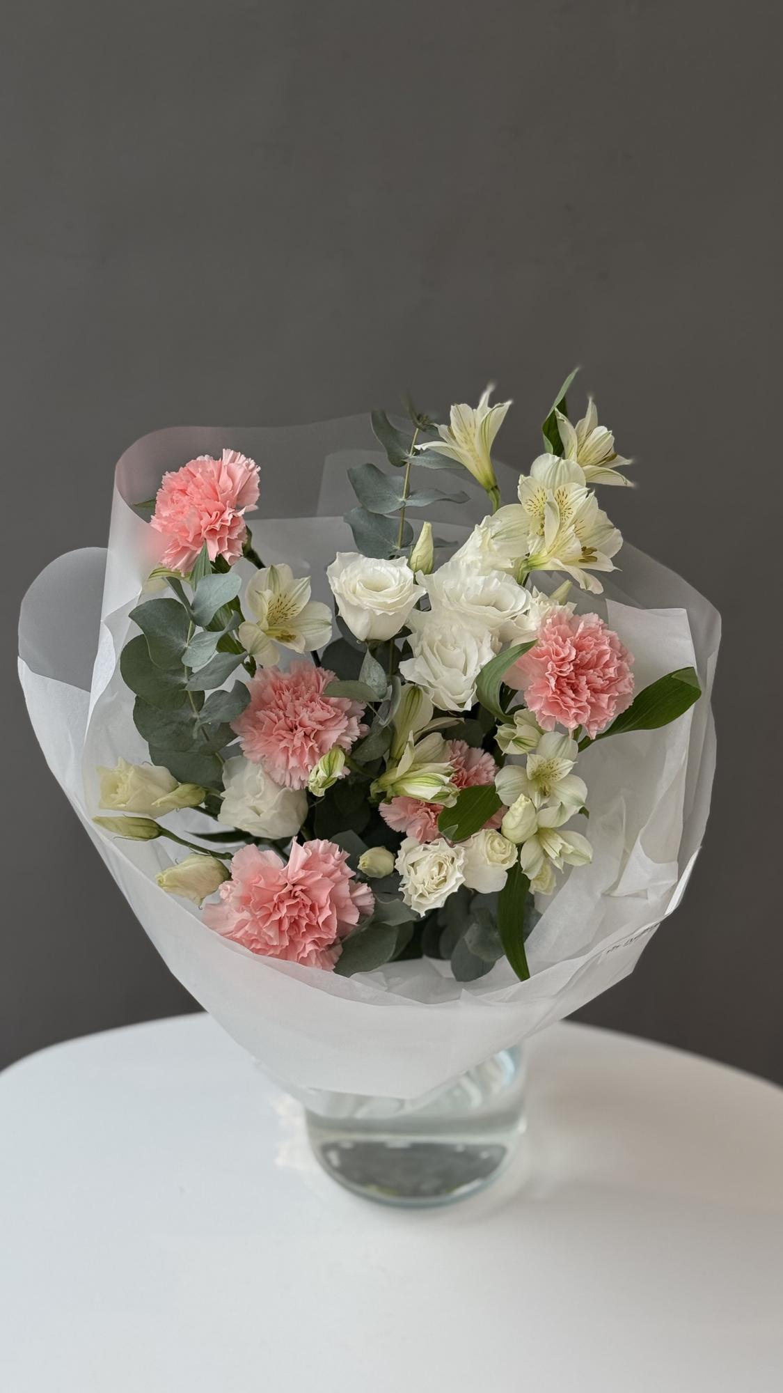 БУКЕТ В КРЕМОВО-ЗЕЛЕНОЙ ГАММЕ